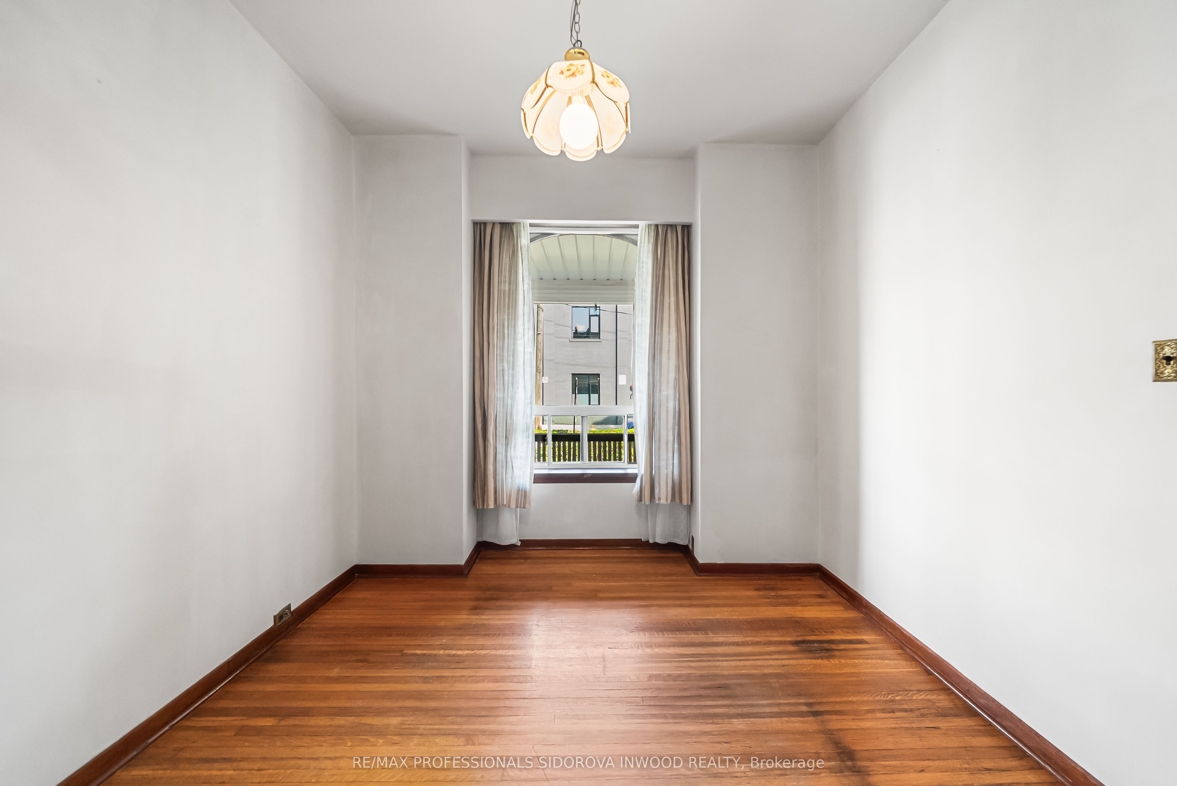 44 Golden Avenue, Toronto, ON M6R 2J4 photo 4