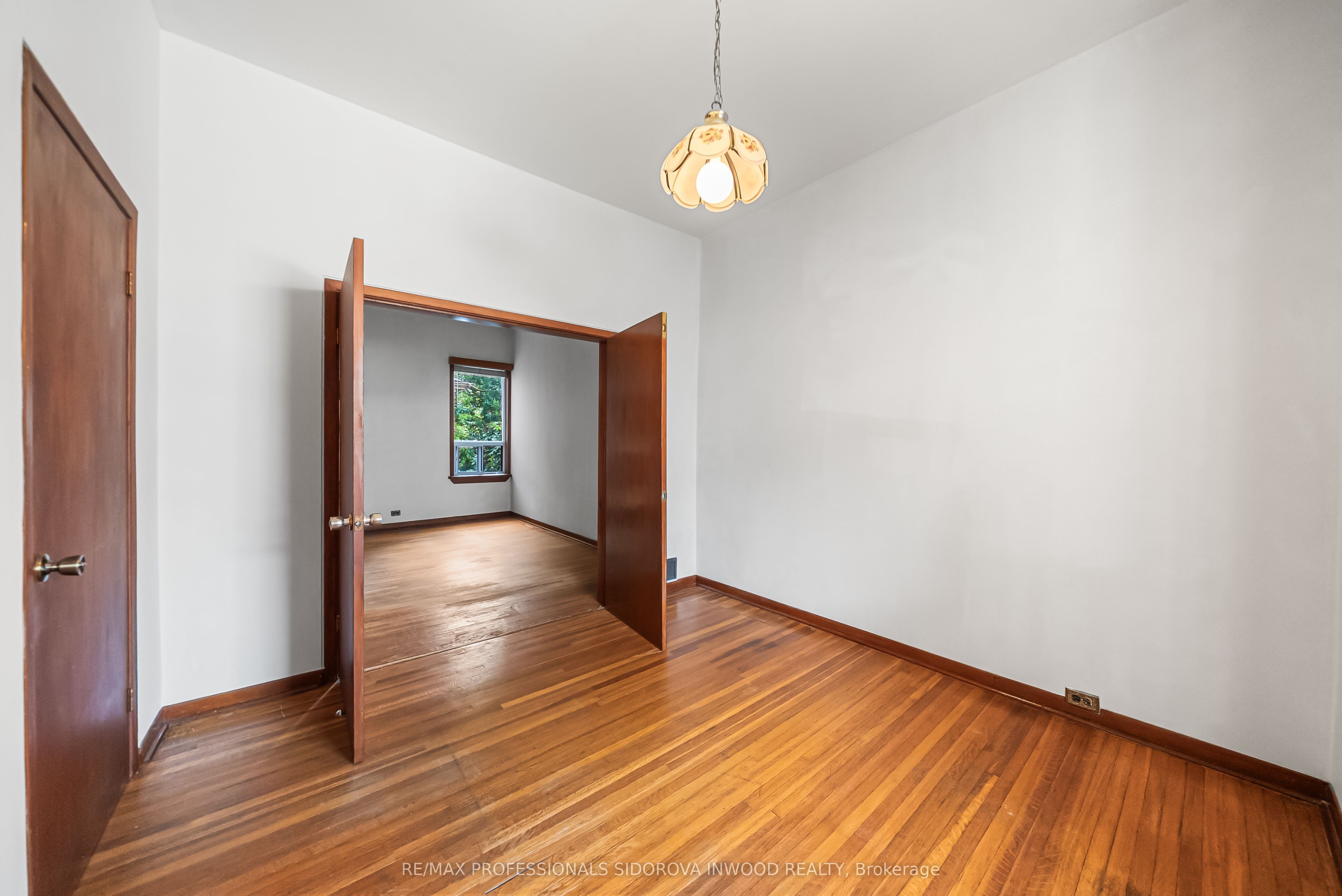 44 Golden Avenue, Toronto, ON M6R 2J4 photo 5