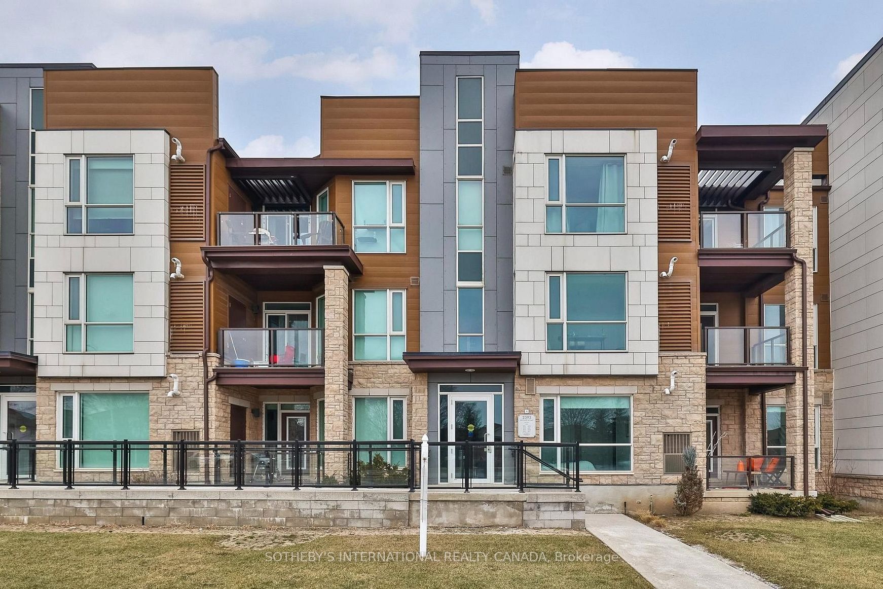 2393 Bronte Road 103, Oakville, ON L6M 1P5