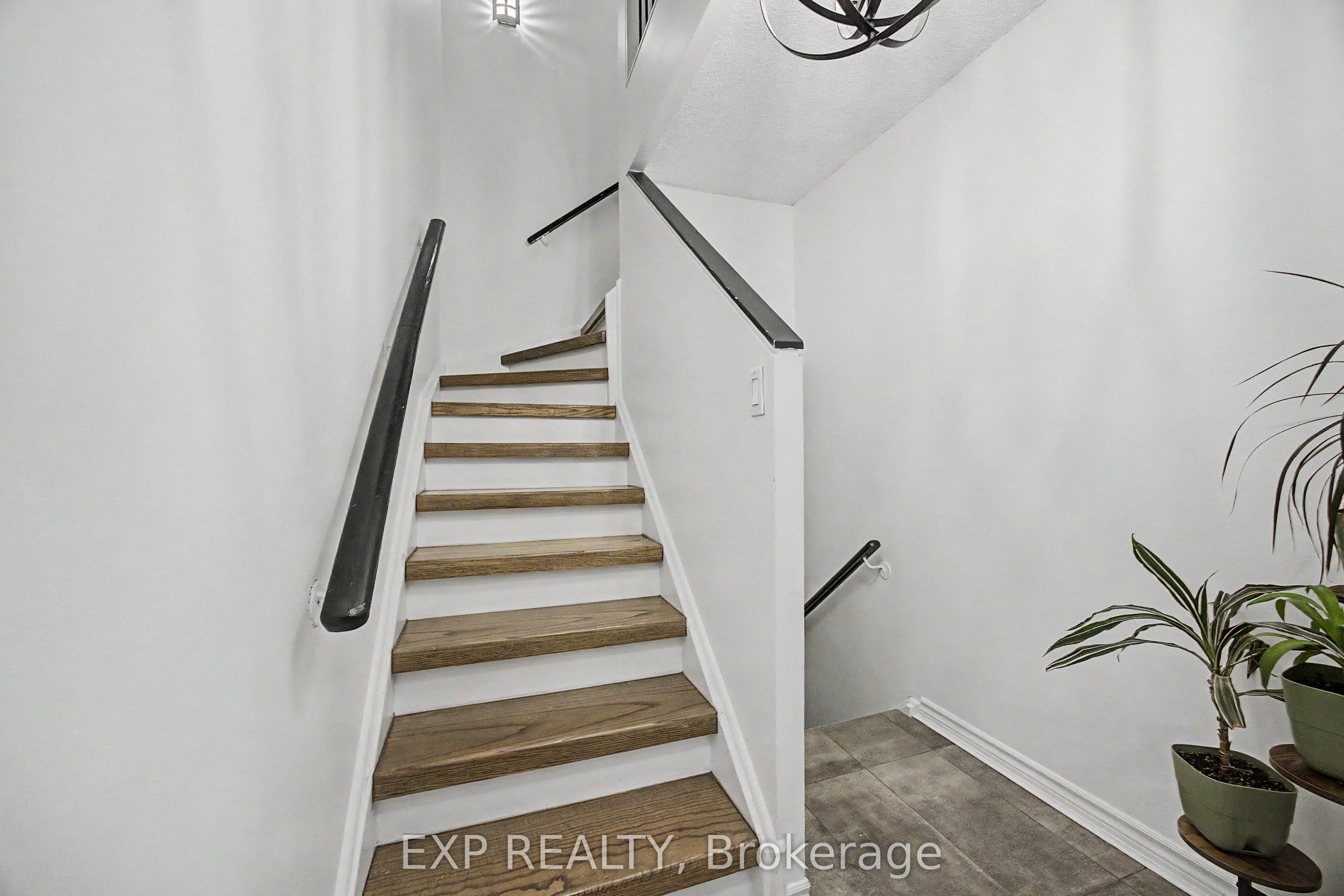 1000 Cedarglen Gate 501, Mississauga, ON L5C 3Z5 photo 3
