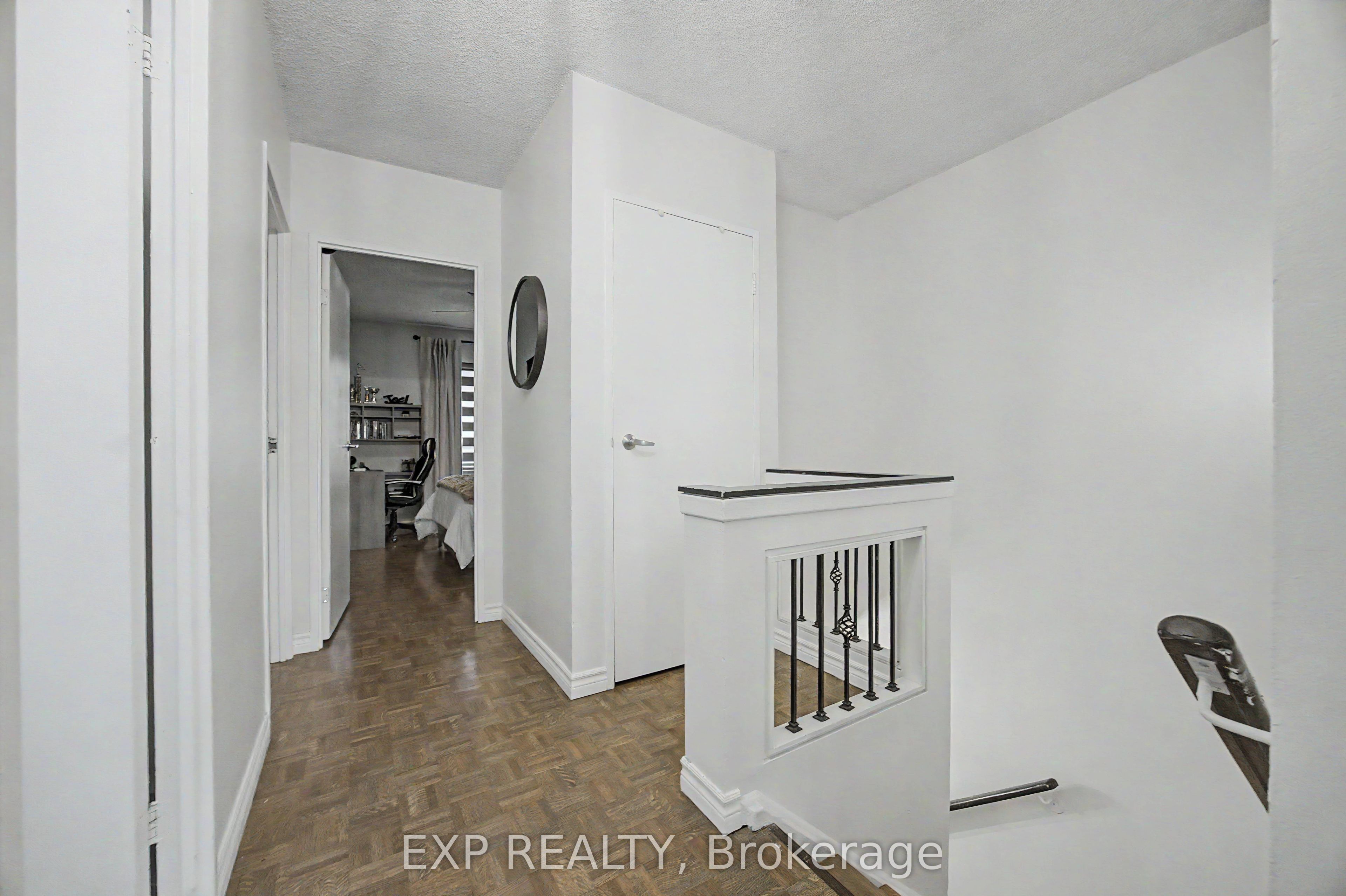 1000 Cedarglen Gate 501, Mississauga, ON L5C 3Z5 photo 4