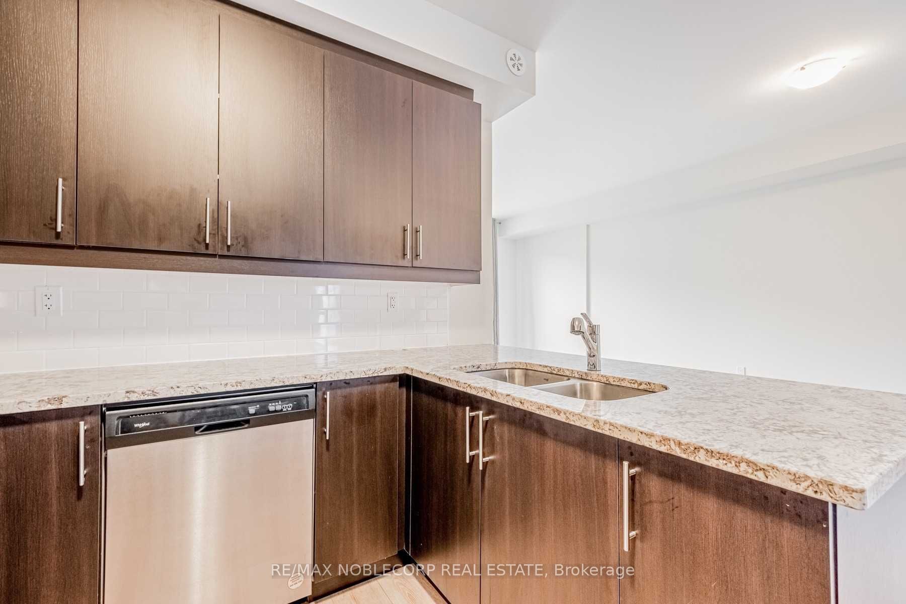 620 Rexdale Boulevard 2, Toronto, ON M9W 0G1 photo 5