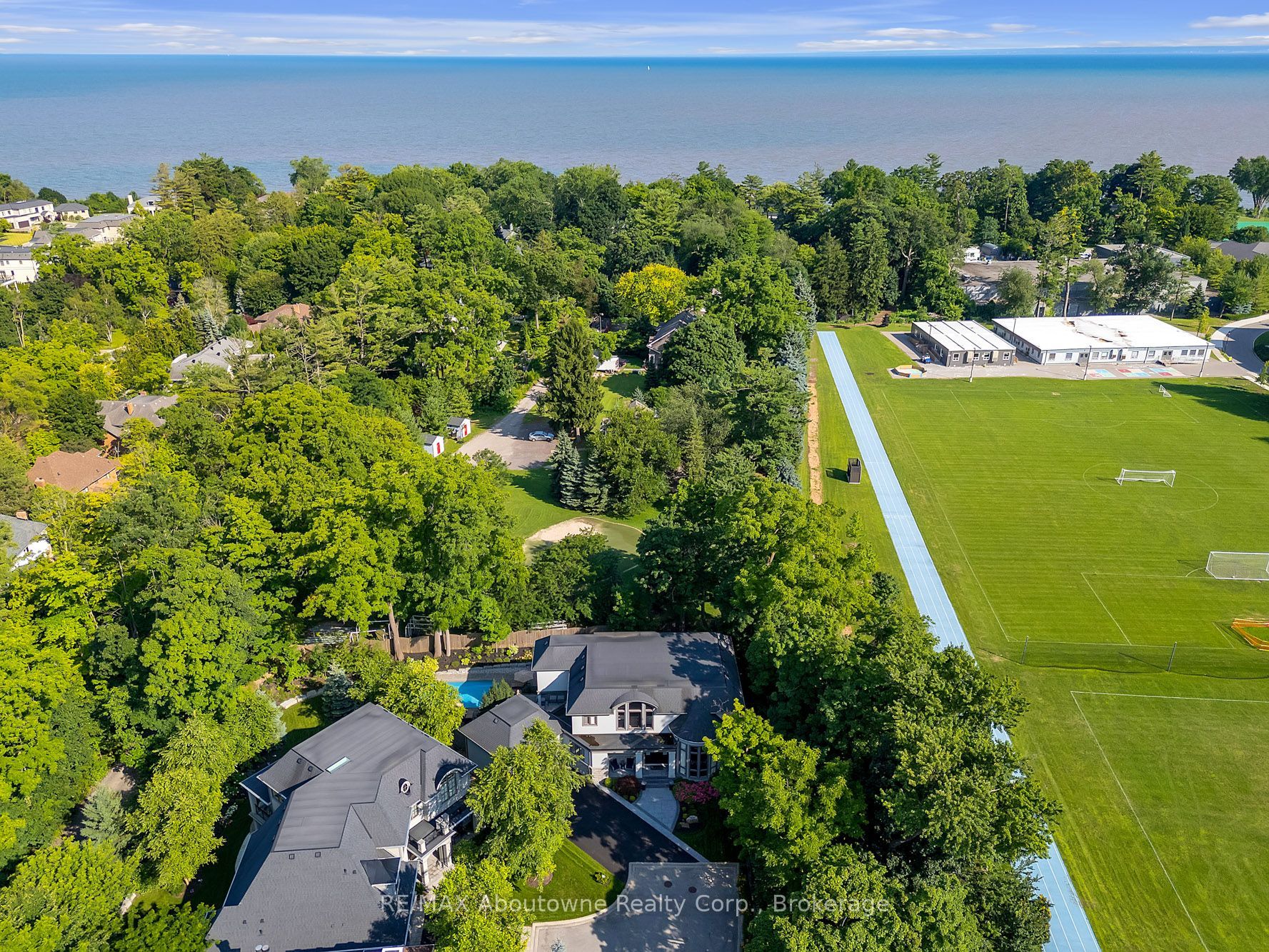 456 Lakeshore Road W, Oakville, ON L6K 1G5 photo 2