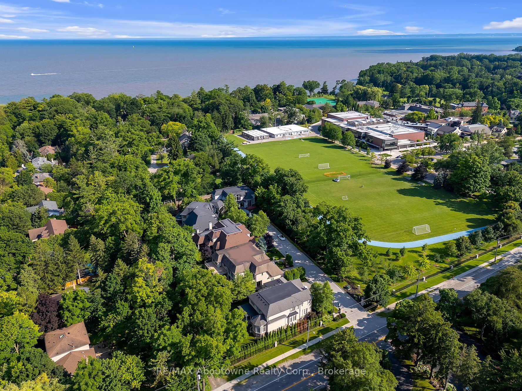 456 Lakeshore Road W, Oakville, ON L6K 1G5 photo 3
