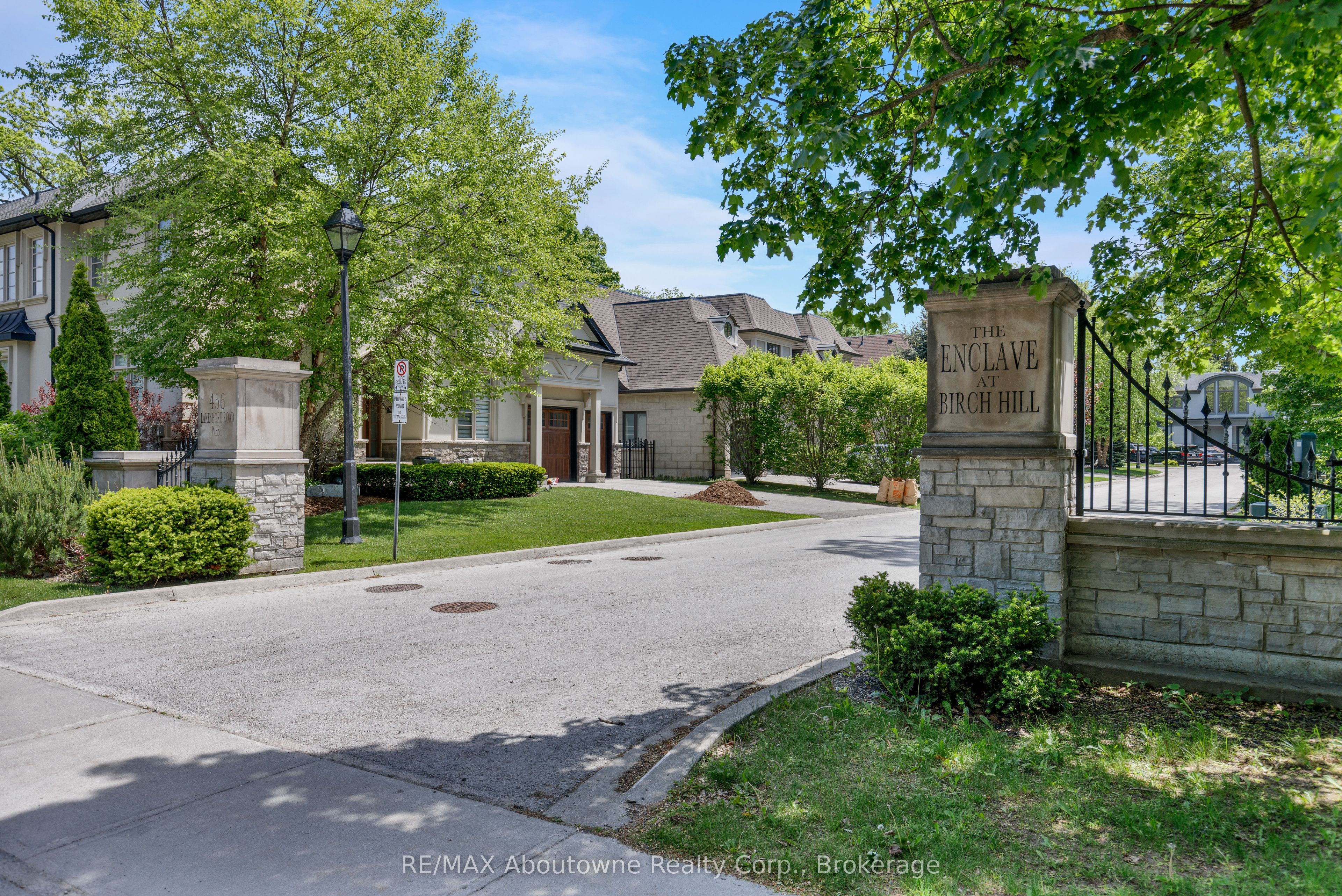 456 Lakeshore Road W, Oakville, ON L6K 1G5 photo 4