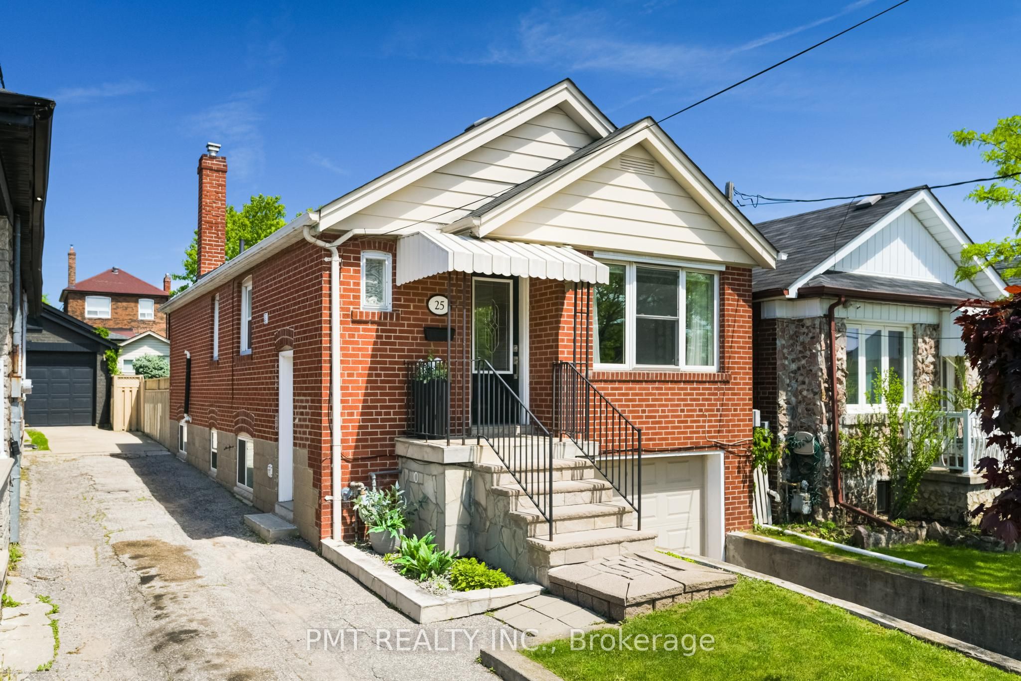 25 Ronald Avenue, Toronto, ON M6E 4M5 photo 2