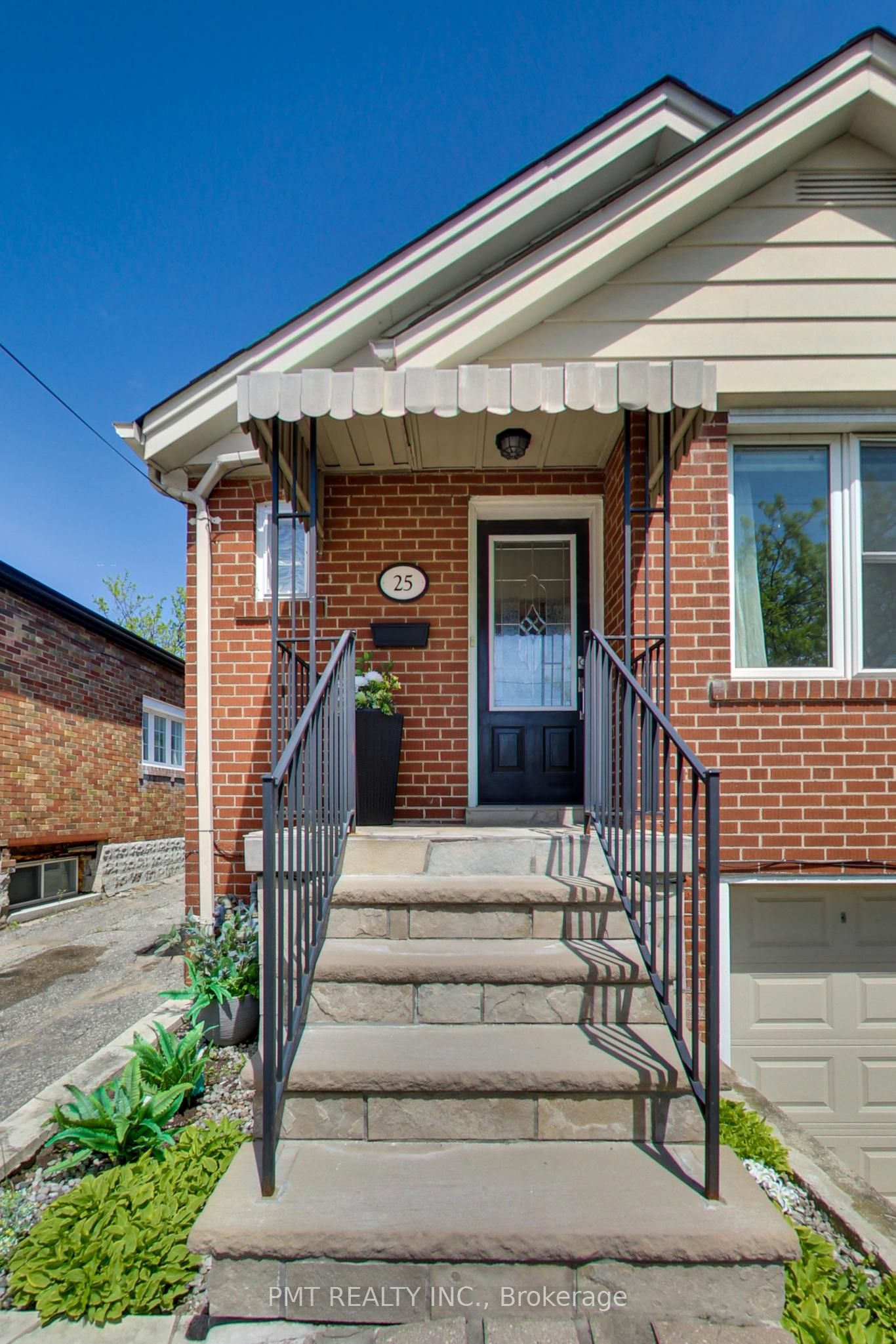 25 Ronald Avenue, Toronto, ON M6E 4M5 photo 3