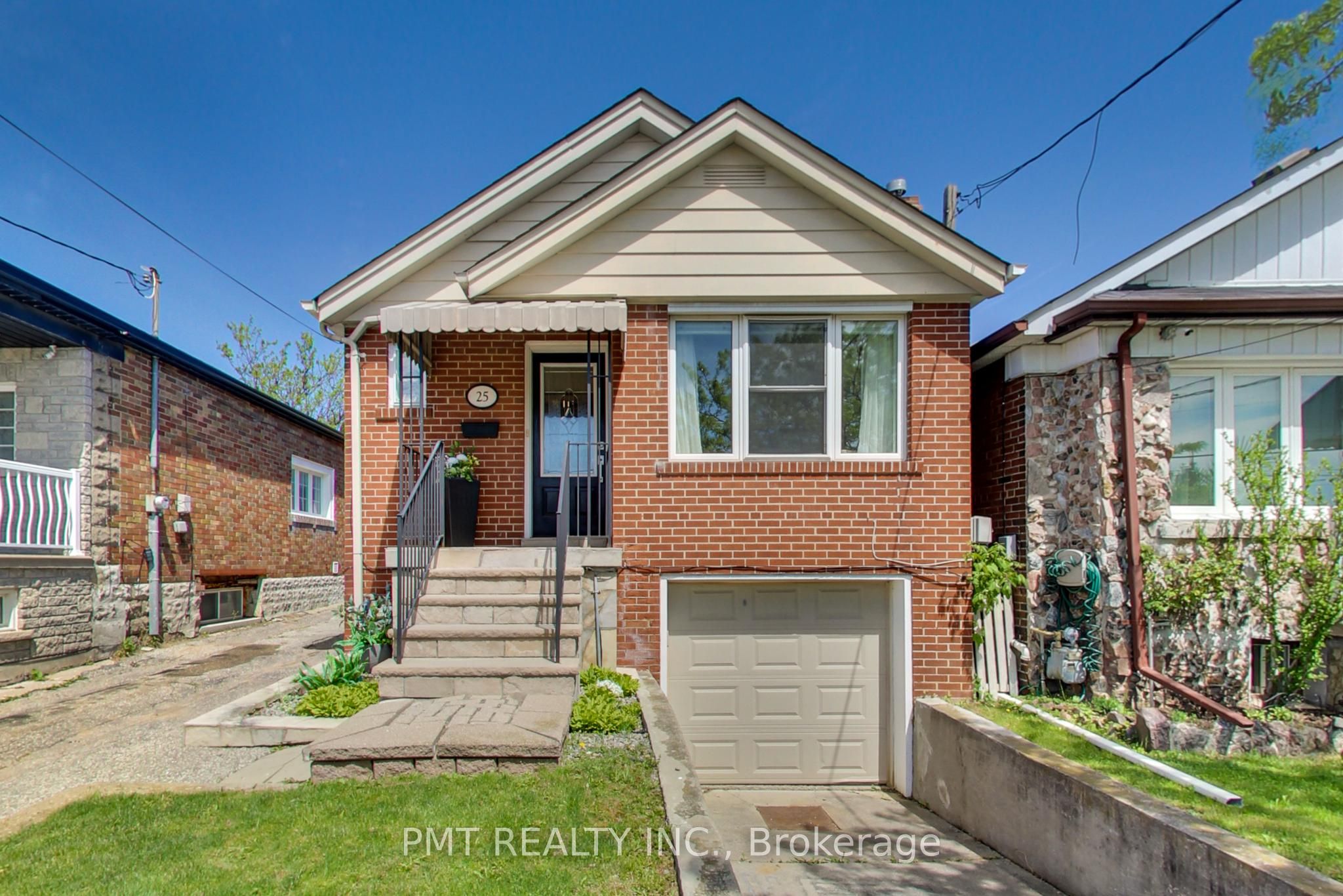 25 Ronald Avenue, Toronto, ON M6E 4M5 photo 4