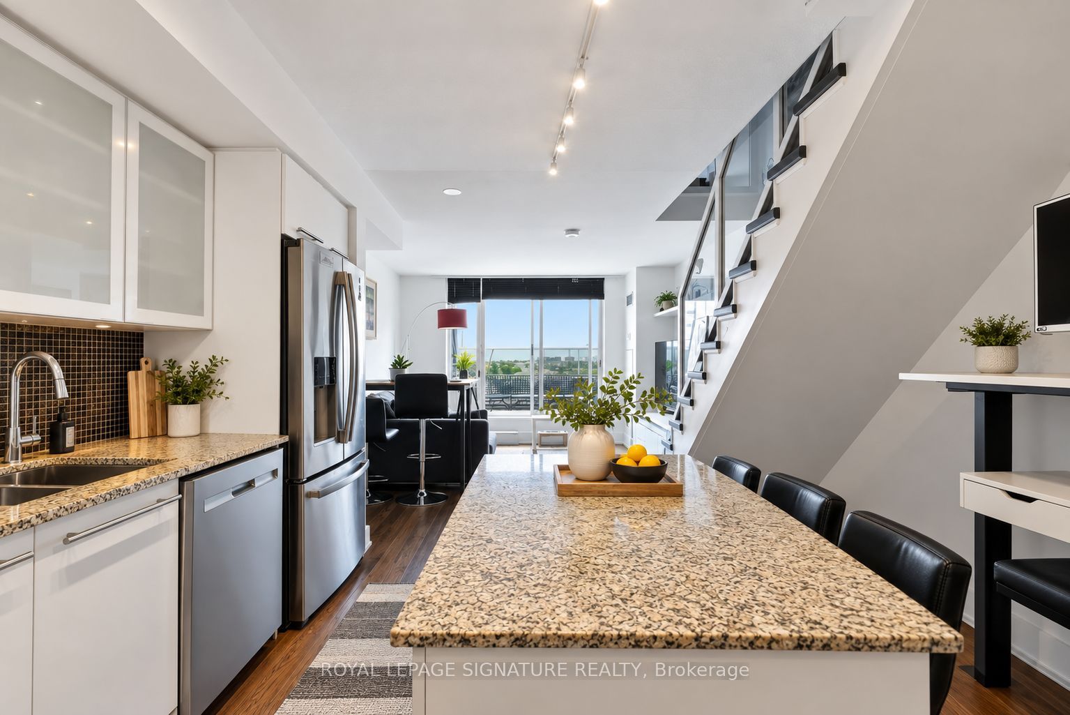 1040 The Queensway 917, Toronto, ON M8T 0A7