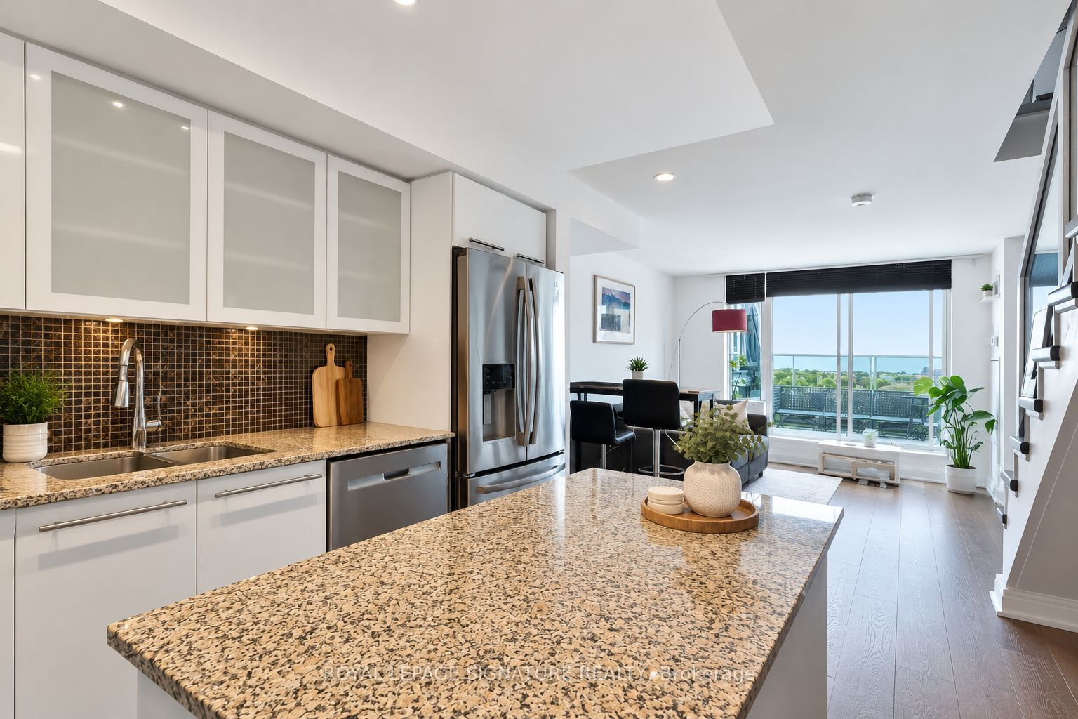 1040 The Queensway 917, Toronto, ON M8T 0A7 photo 2