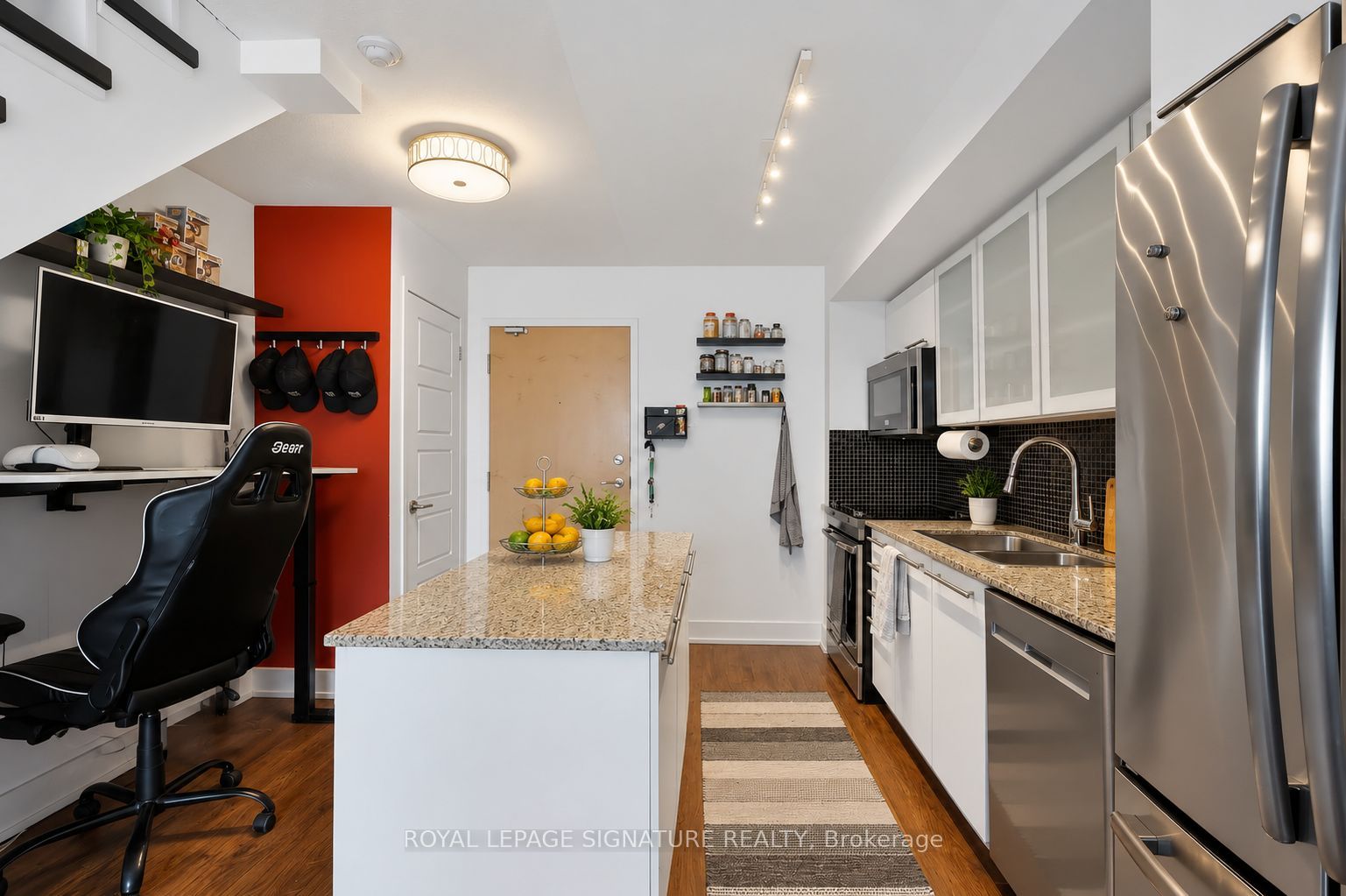 1040 The Queensway 917, Toronto, ON M8T 0A7 photo 3
