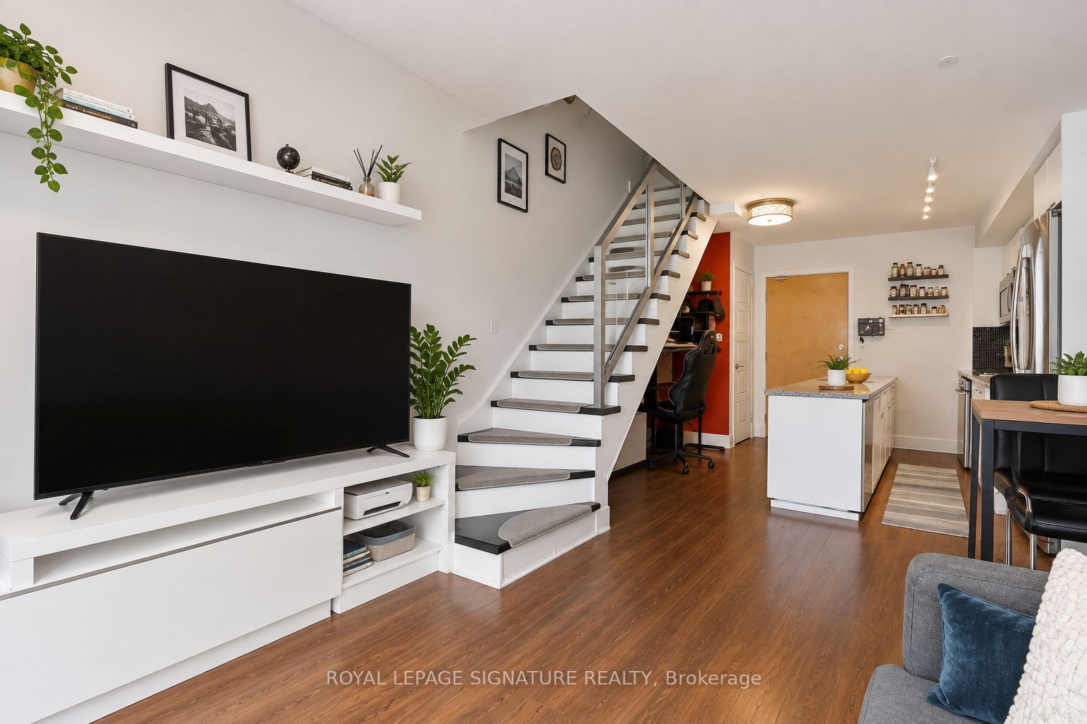 1040 The Queensway 917, Toronto, ON M8T 0A7 photo 5