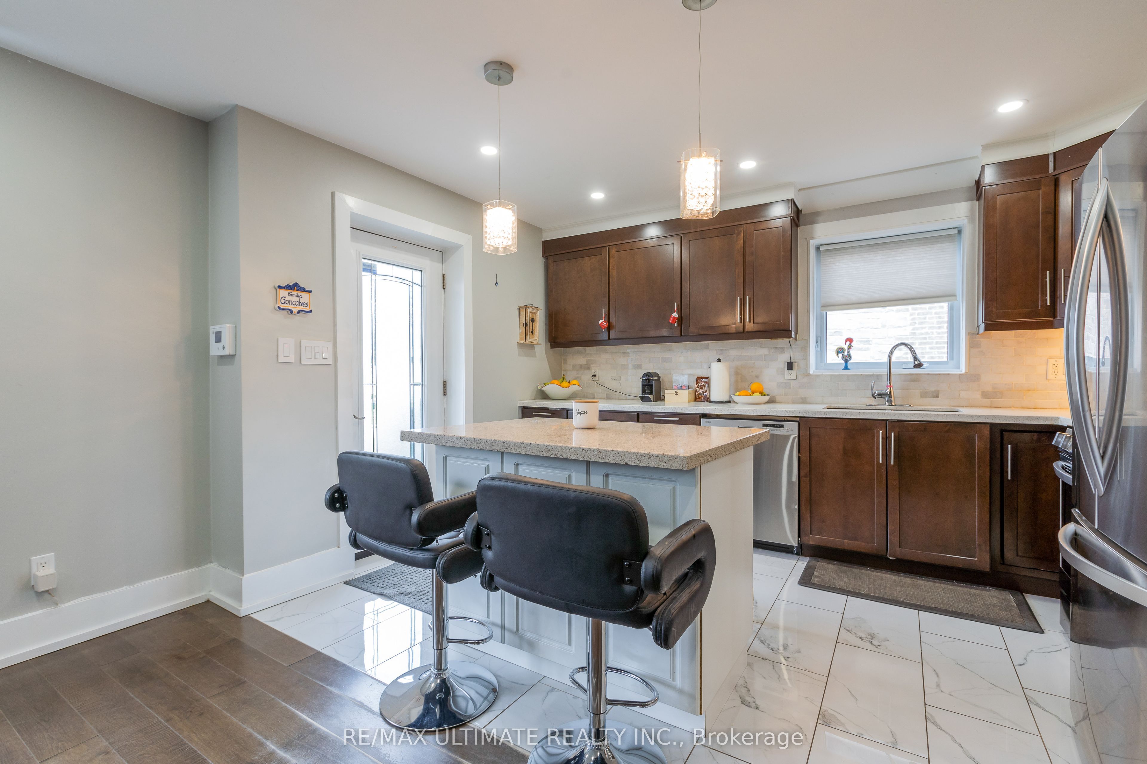 14 Nordale Crescent, Toronto, ON M6M 3A1 photo 2