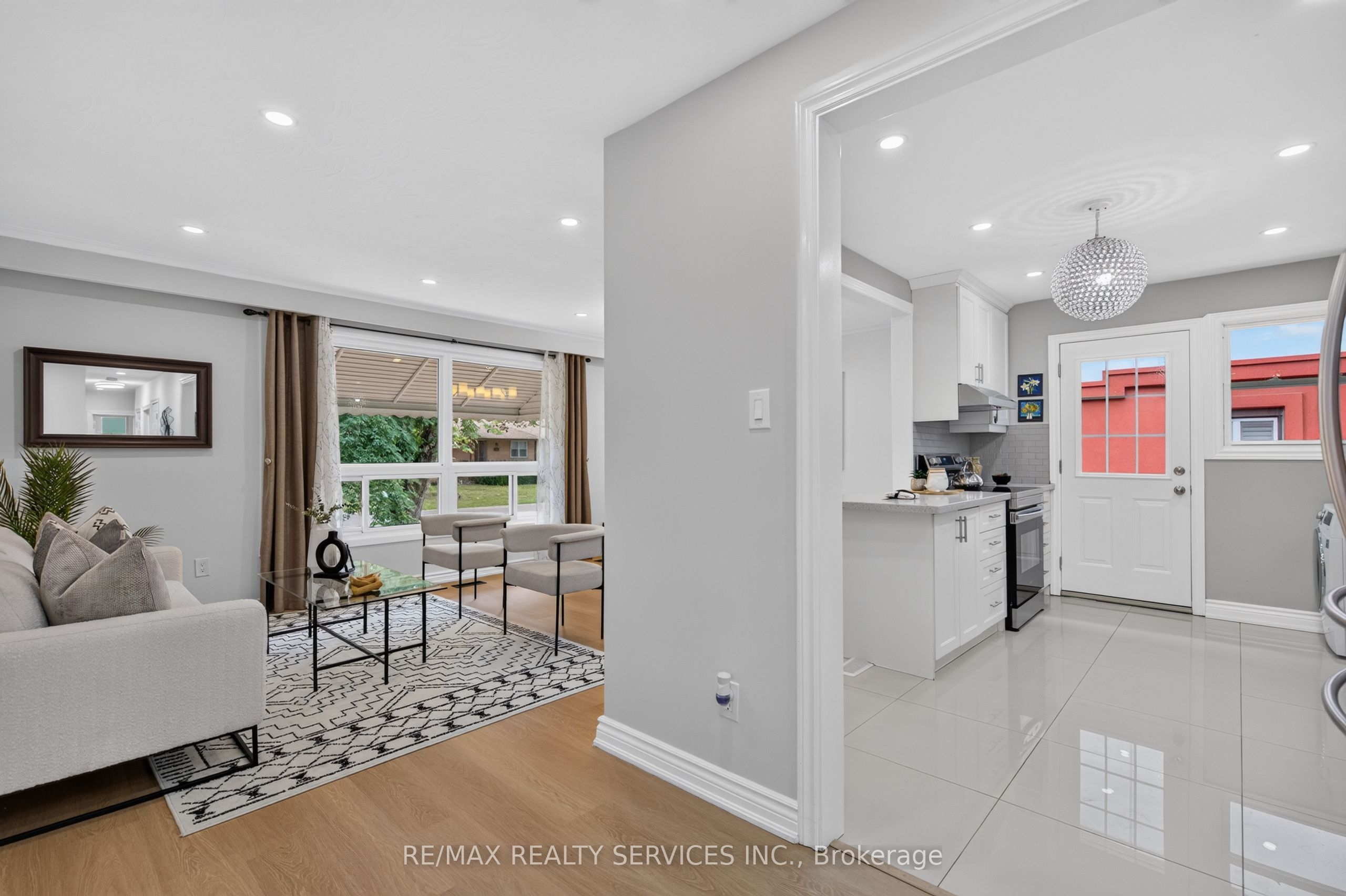 8 Leneck Avenue, Brampton, ON L6X 2A7 photo 5