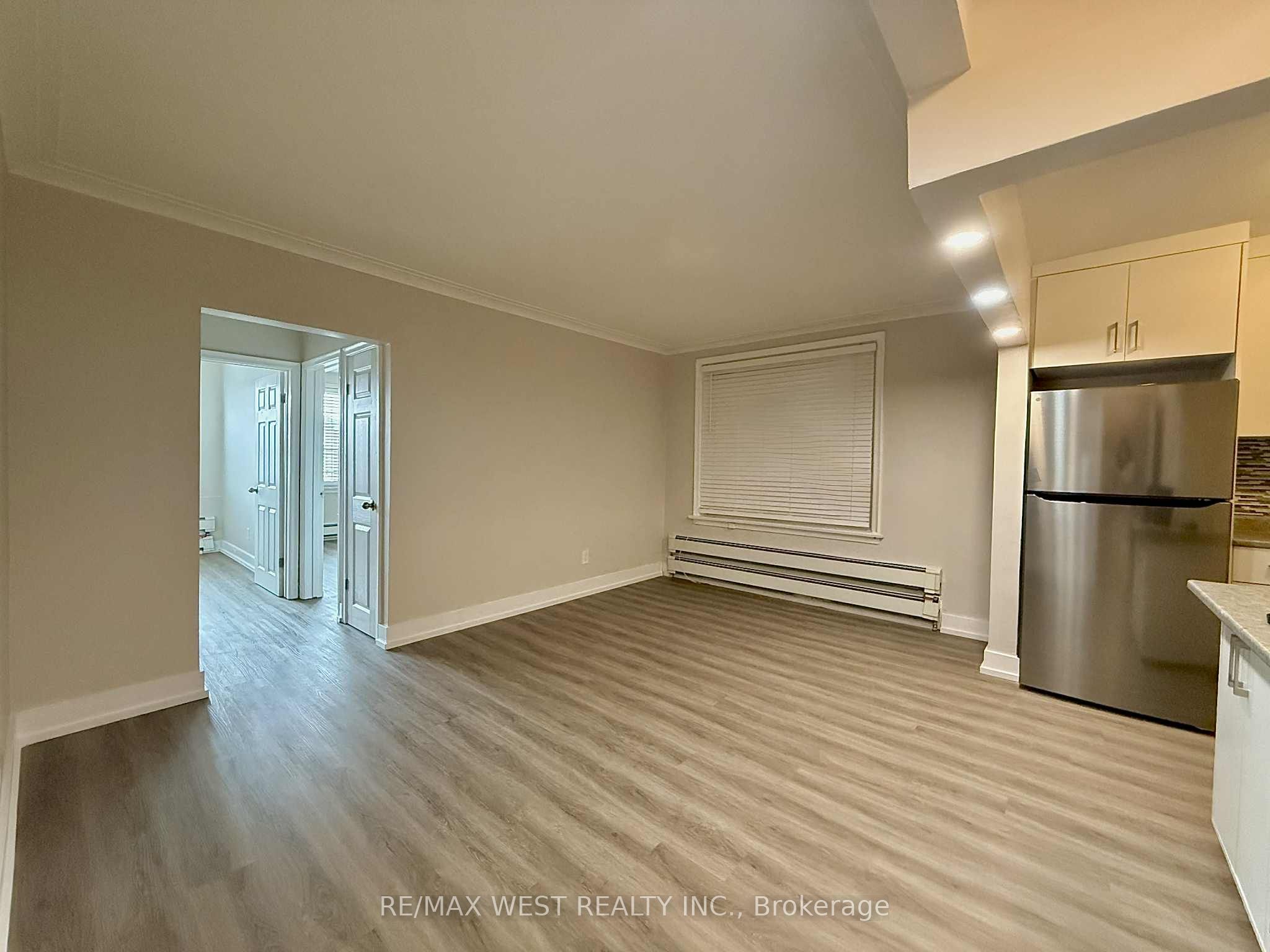 402 Royal York Road 2, Toronto, ON M8Y 2R5 photo 2