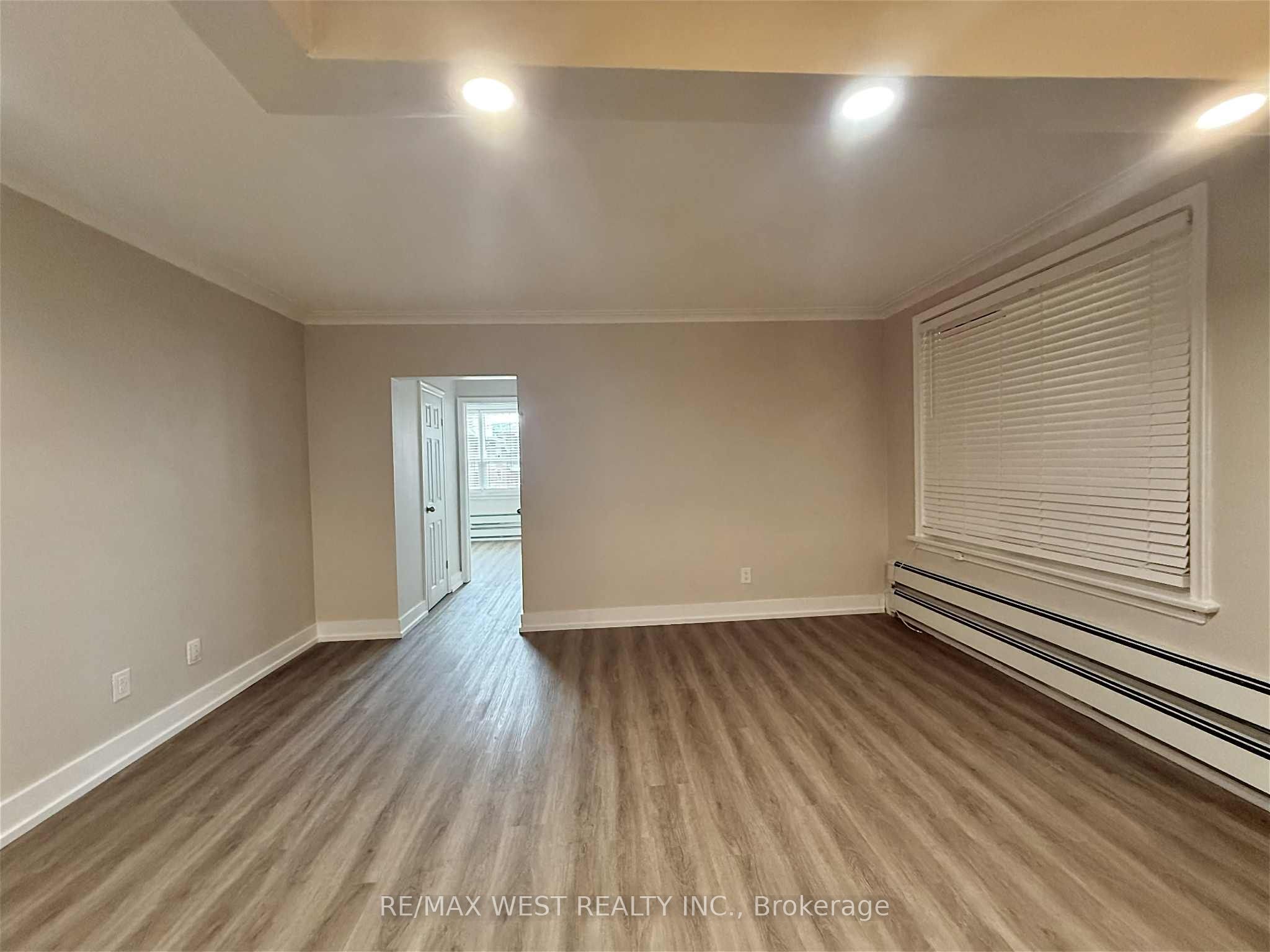 402 Royal York Road 2, Toronto, ON M8Y 2R5 photo 3