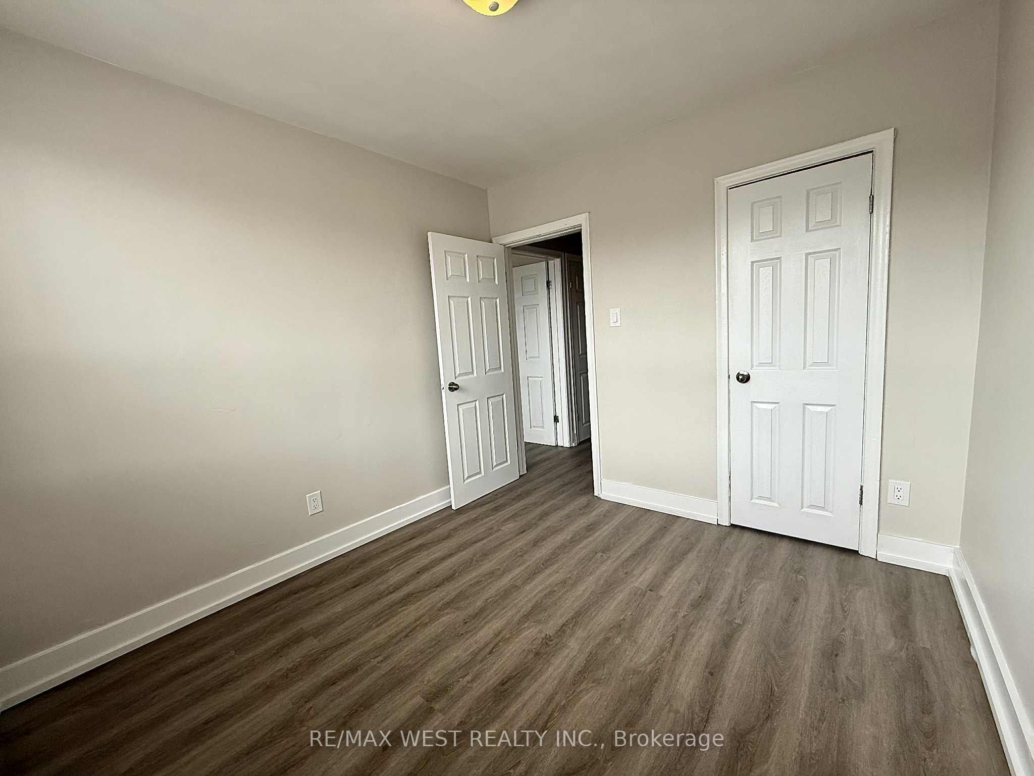 402 Royal York Road 2, Toronto, ON M8Y 2R5 photo 4
