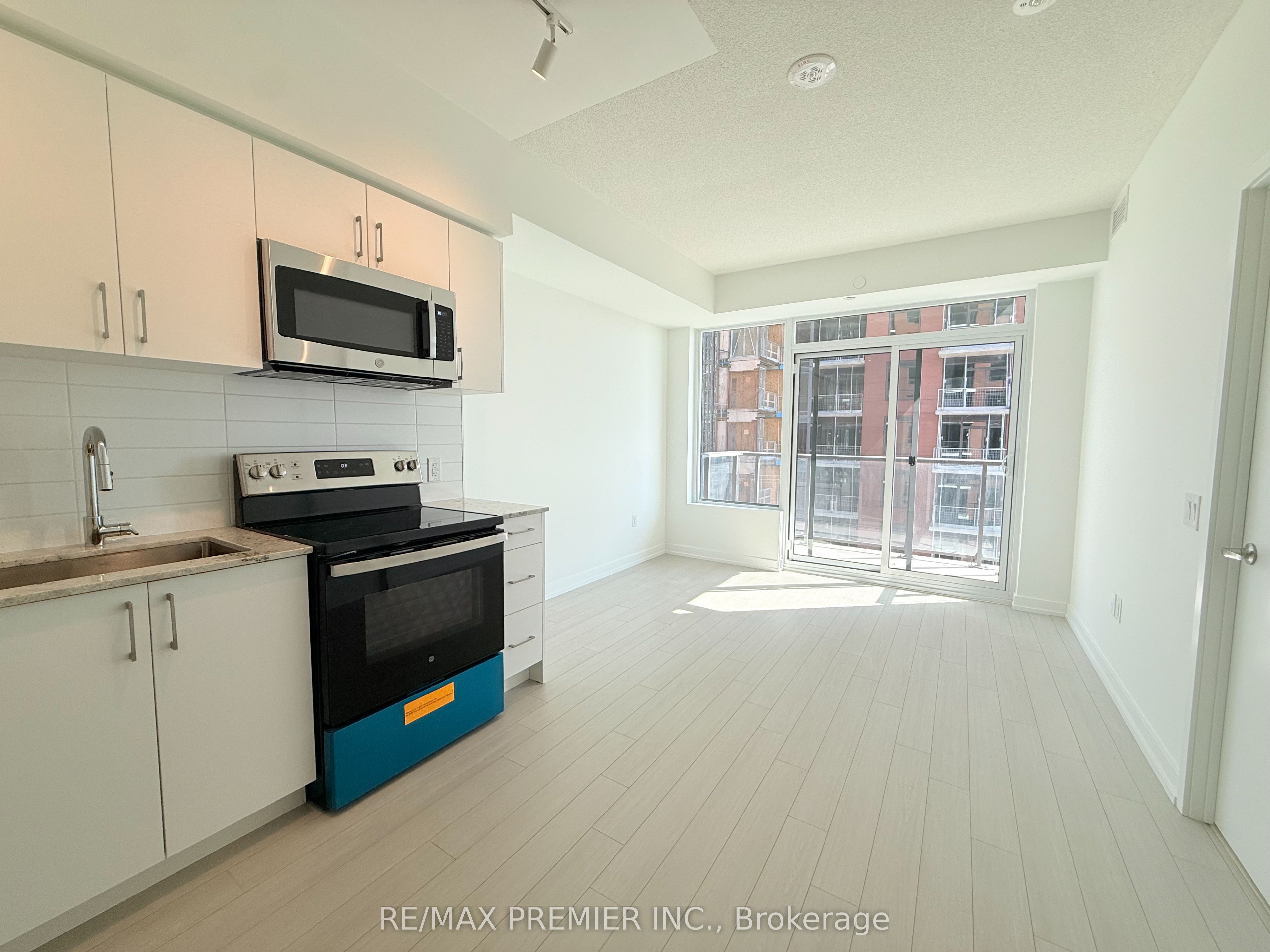 4010 Eglinton Avenue W 2112, Toronto, ON M9A 0G5 photo 5