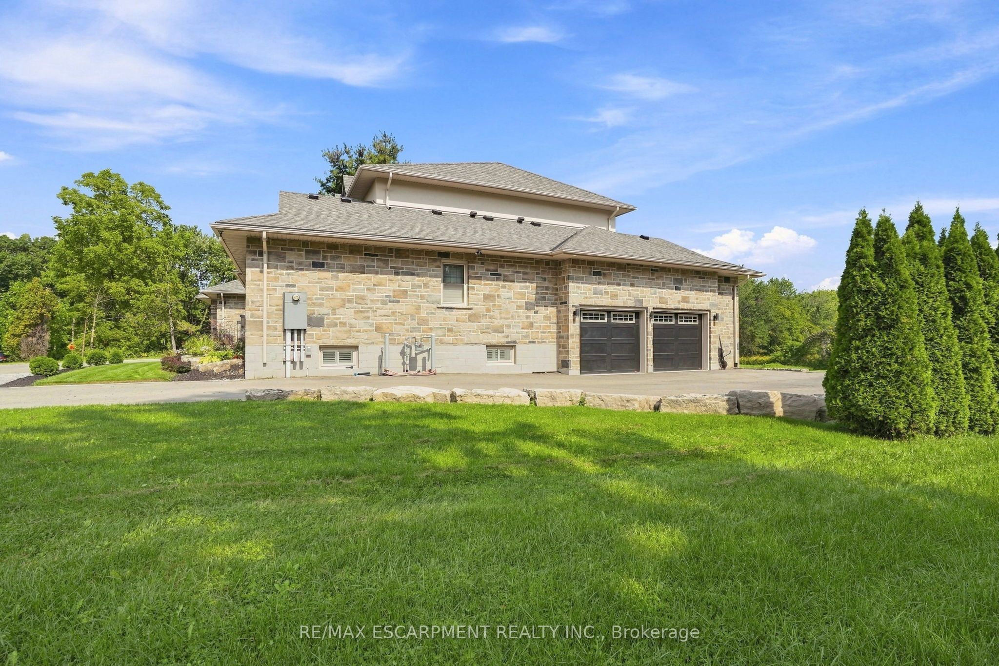 1354 No 1 Side Road, Burlington, ON L7P 0R9 photo 4