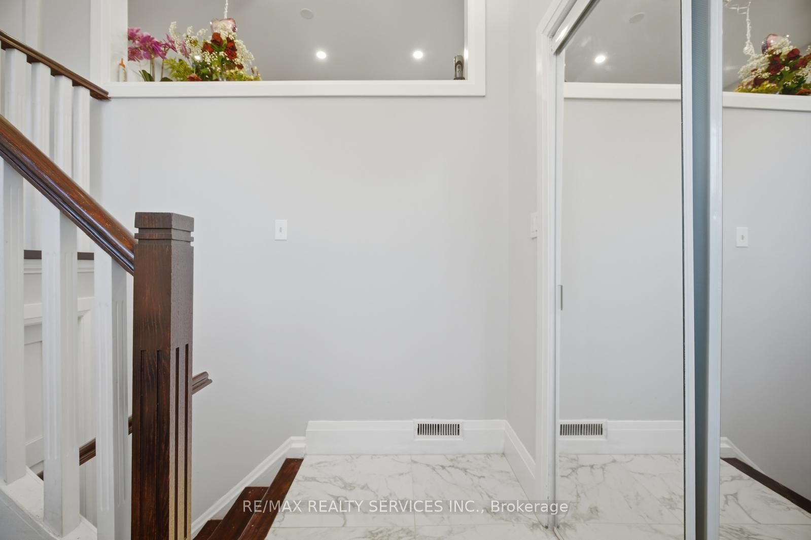 3344 Chipley Crescent, Mississauga, ON L4T 2E2 photo 4
