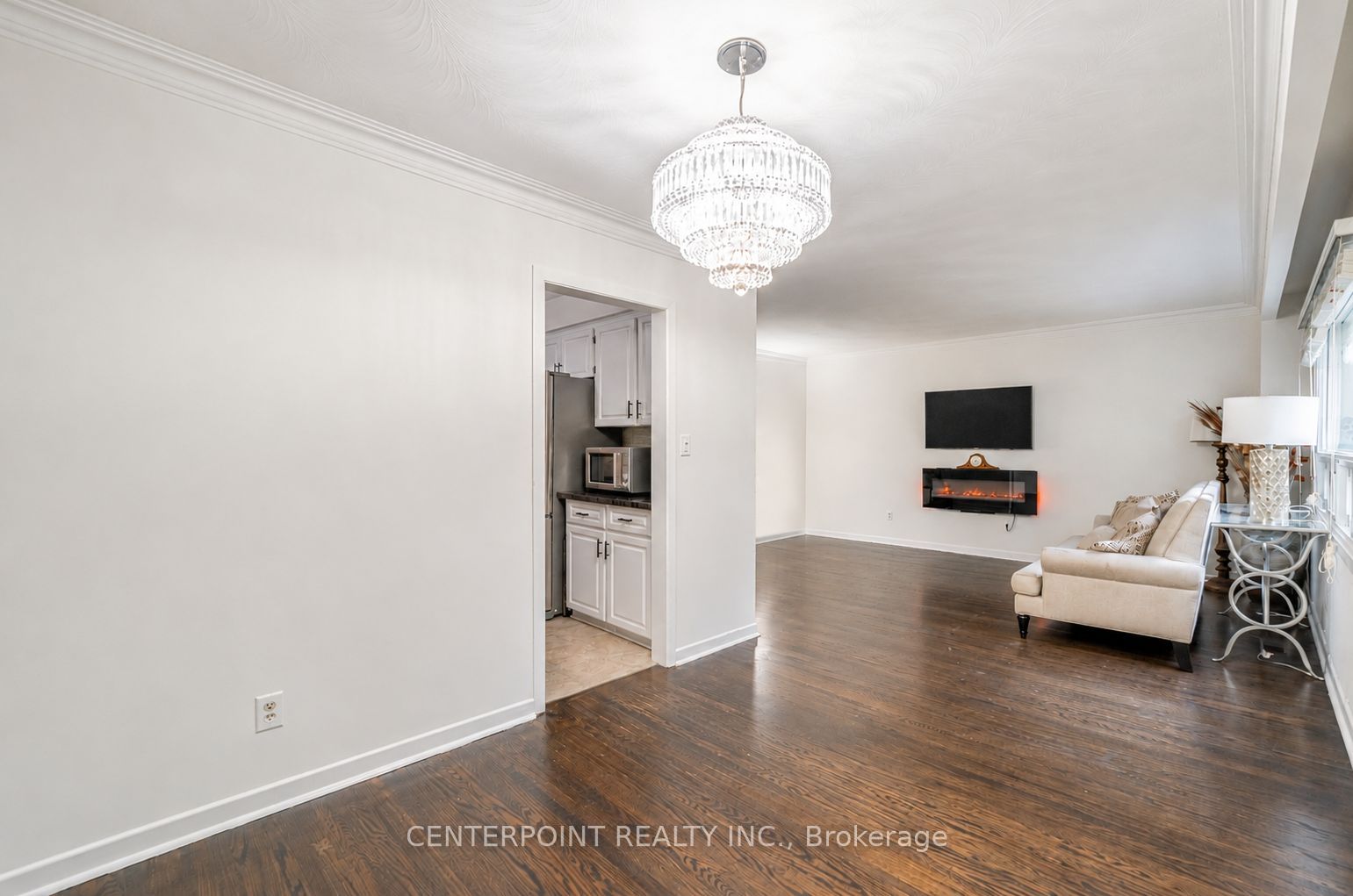 7 Elliott Avenue, Toronto, ON M8X 2P7 photo 4