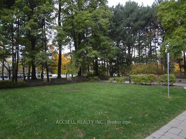 3700 Kaneff Crescent 2106, Mississauga, ON L5A 4B8 photo 2