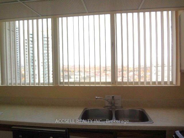 3700 Kaneff Crescent 2106, Mississauga, ON L5A 4B8 photo 4