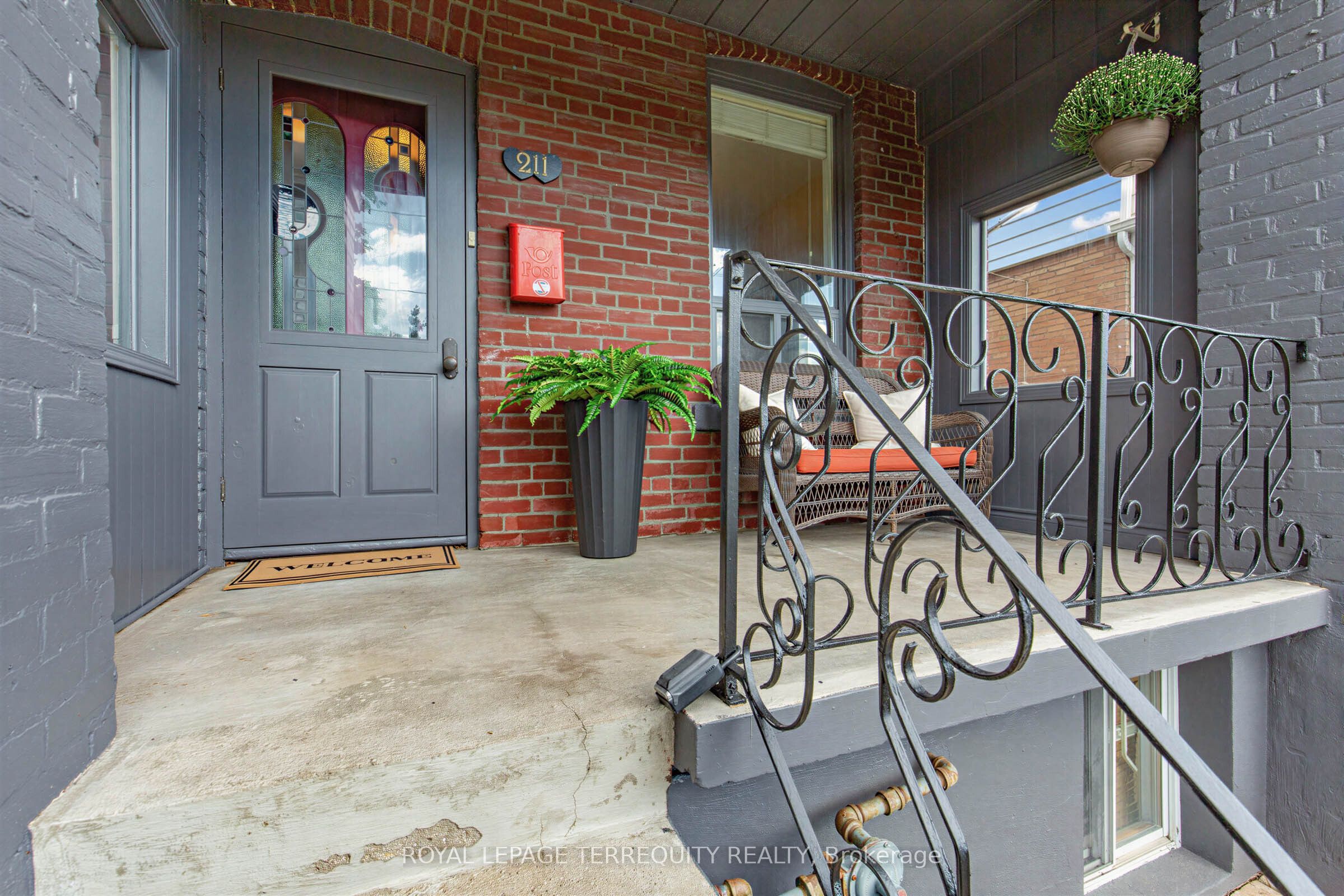 211 Blackthorn Avenue E, Toronto, ON M6N 3H7 photo 2