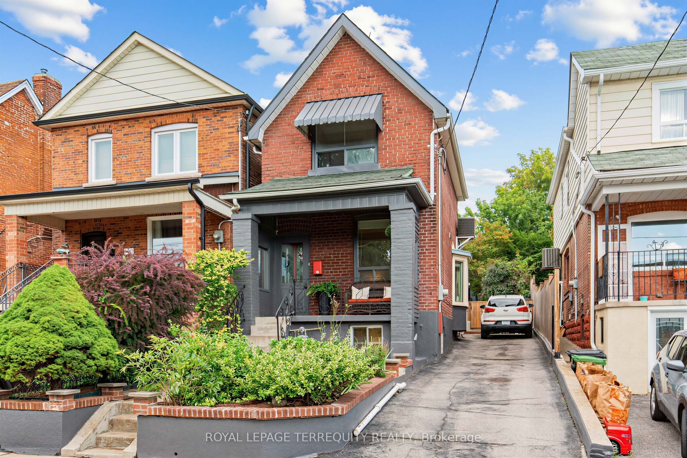 211 Blackthorn Avenue E, Toronto, ON M6N 3H7 photo 3