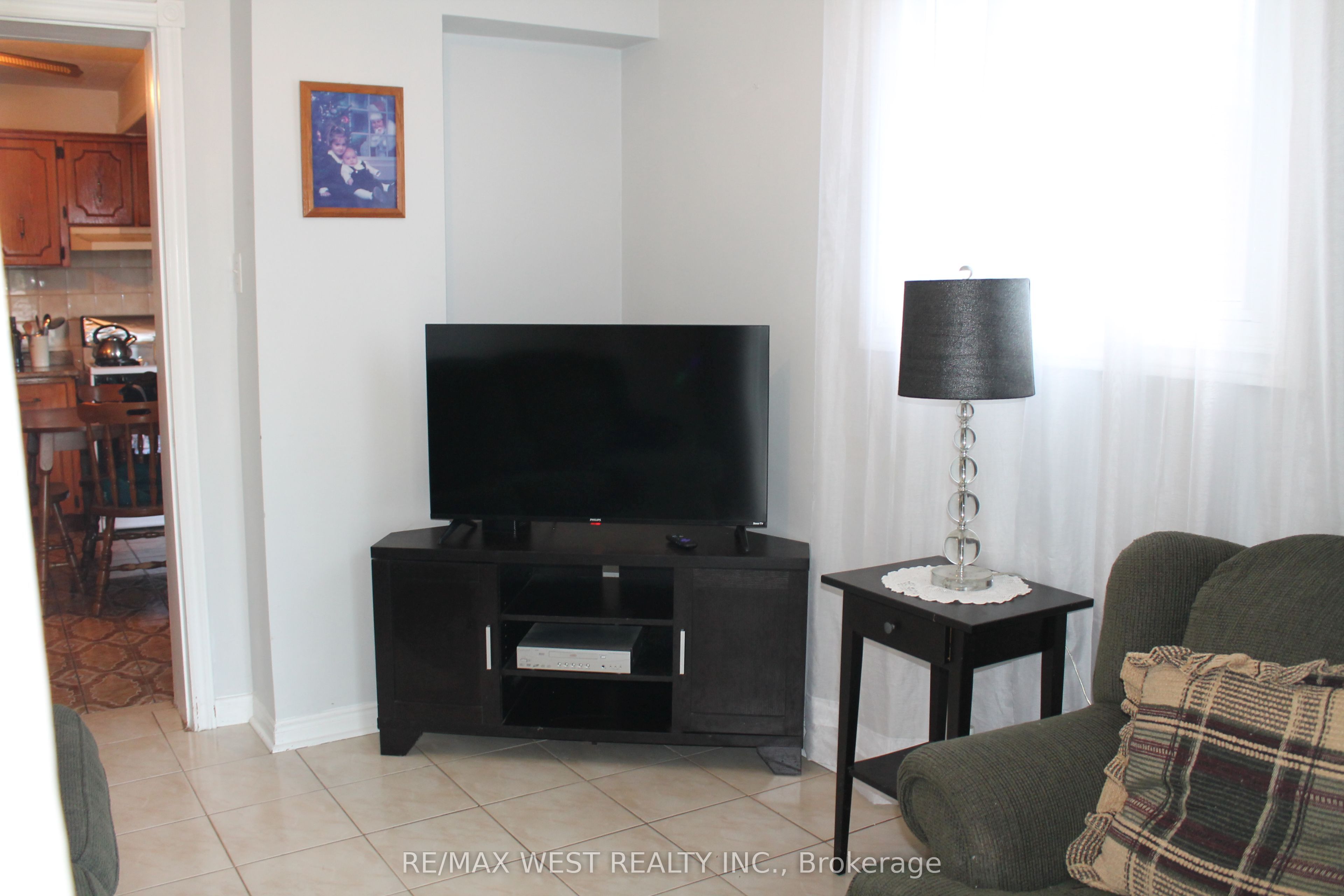 11A Woodcroft Crescent, Toronto, ON M6E 1W7 photo 4