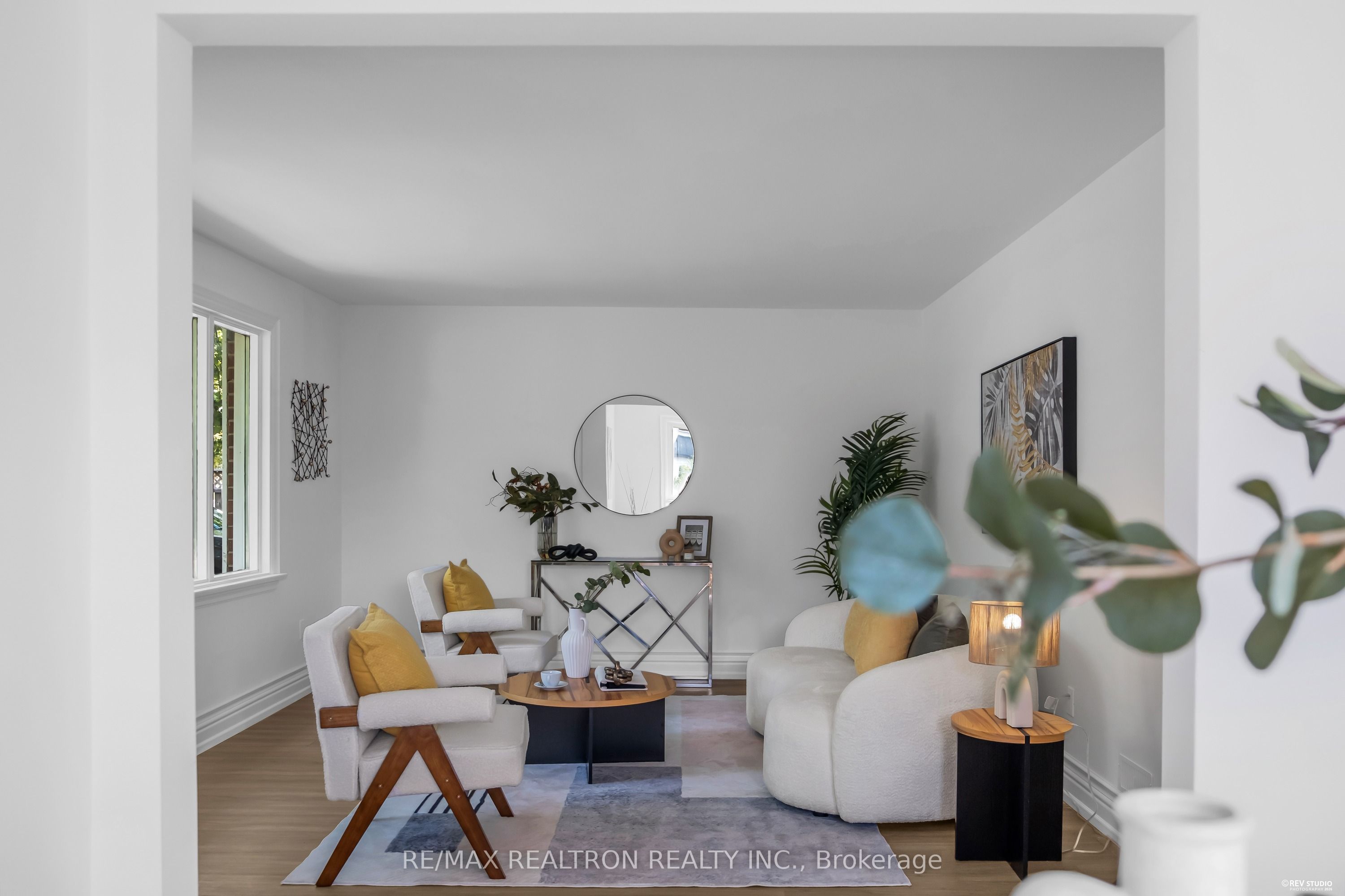 11 Harrow Drive, Toronto, ON M6M 2X2 photo 3