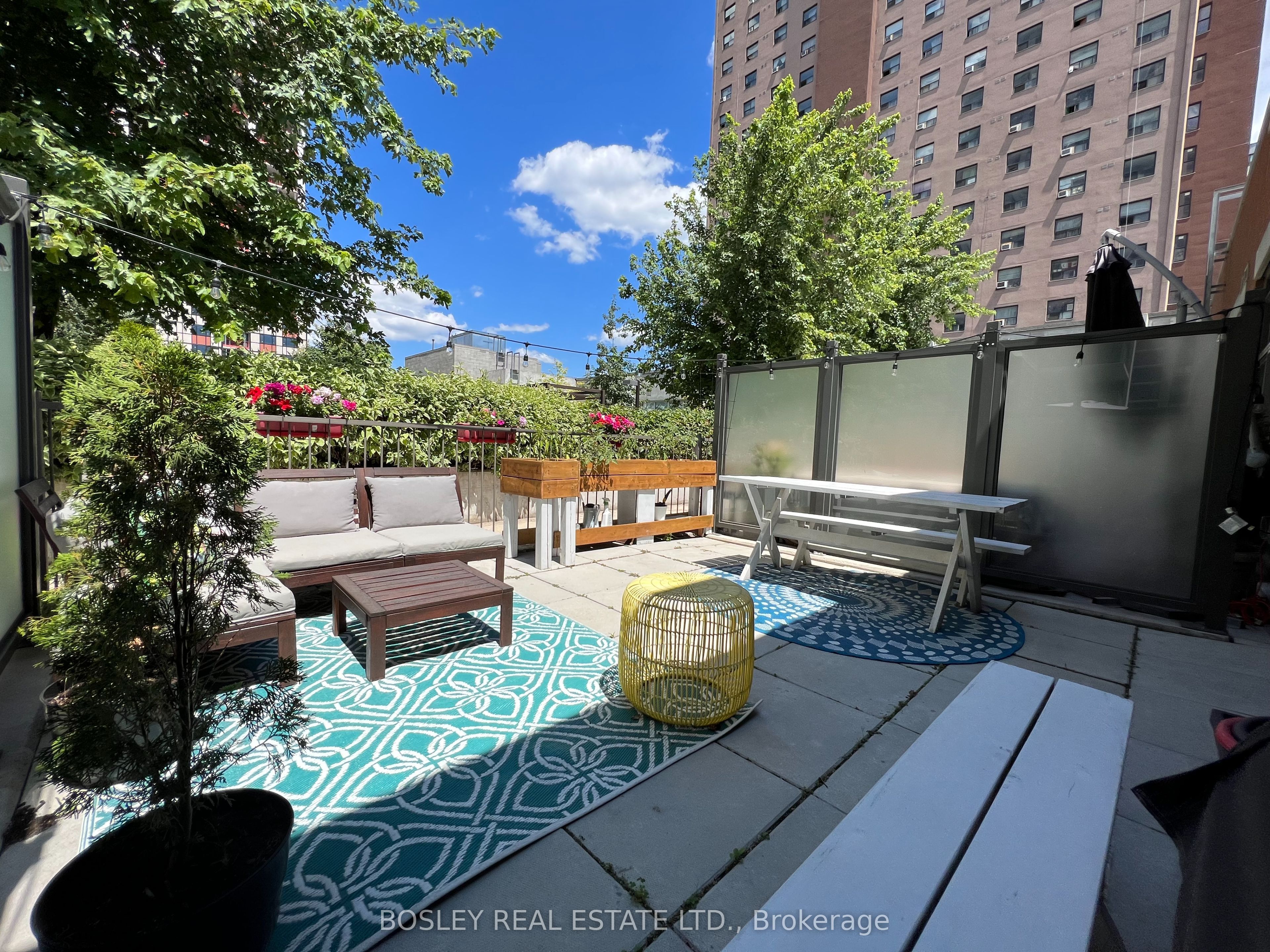 1410 Dupont Street 305, Toronto, ON M6H 2B1