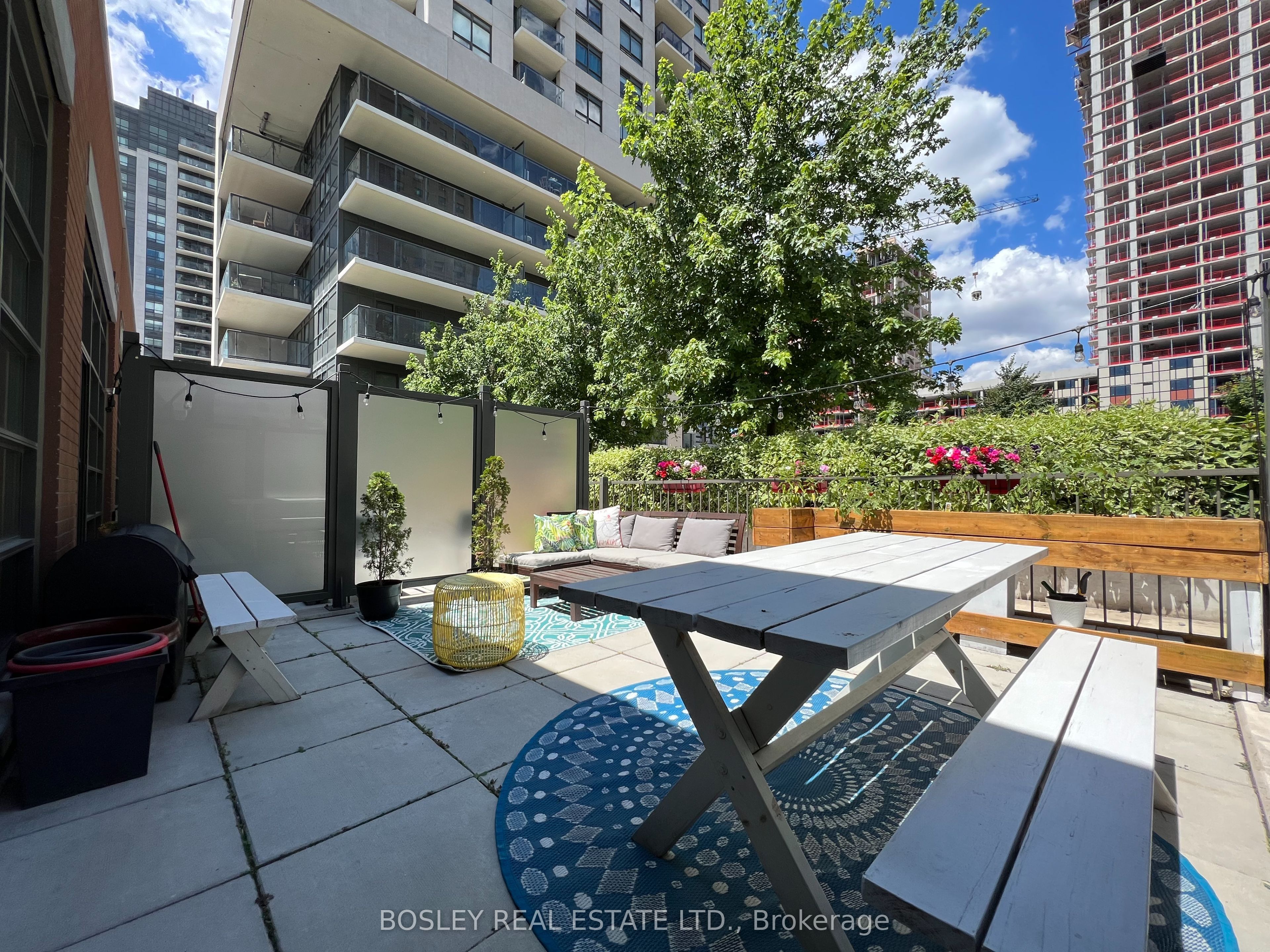 1410 Dupont Street 305, Toronto, ON M6H 2B1 photo 2