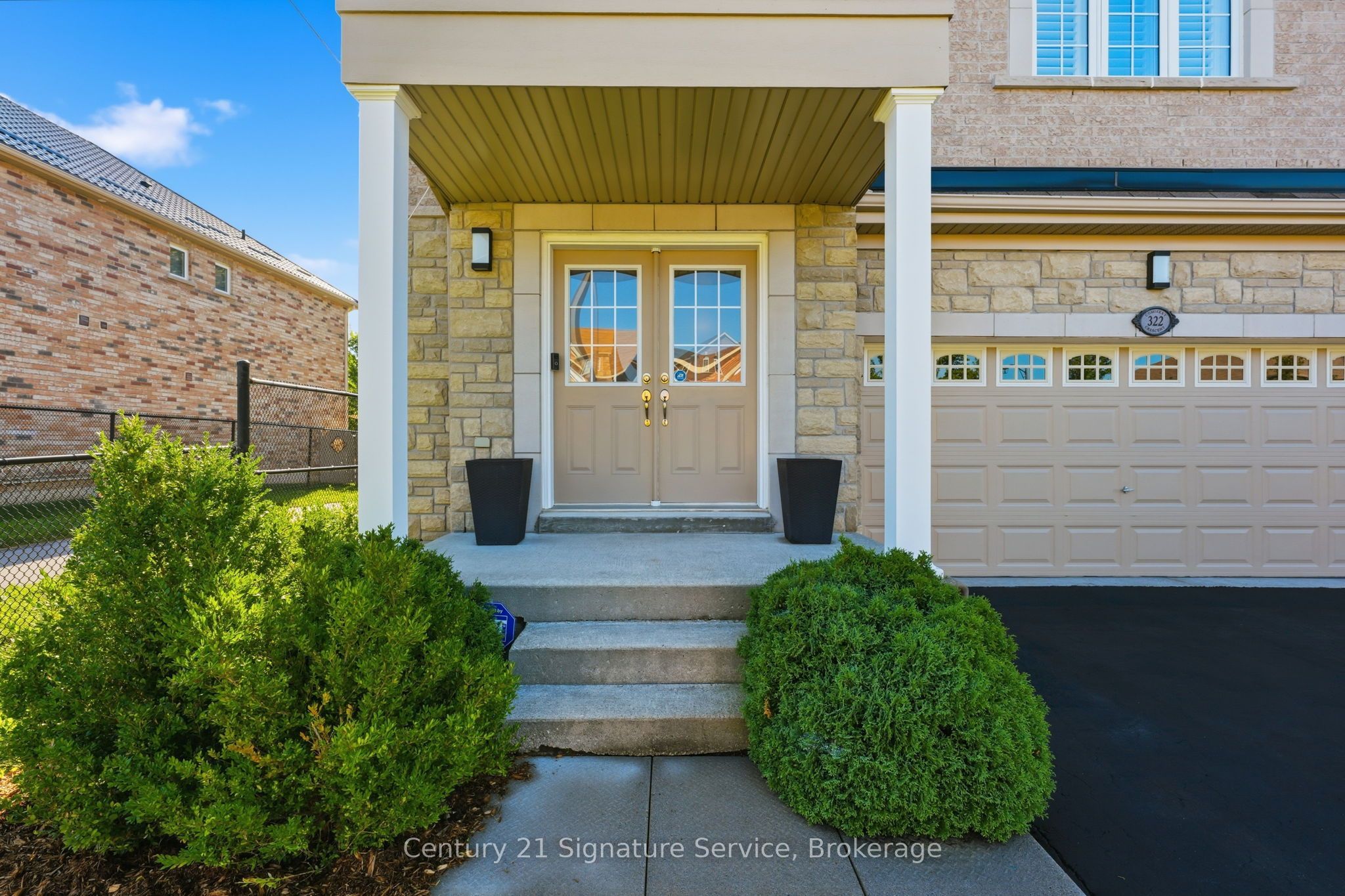 322 Comiskey Crescent, Mississauga, ON L5W 0C5 photo 2