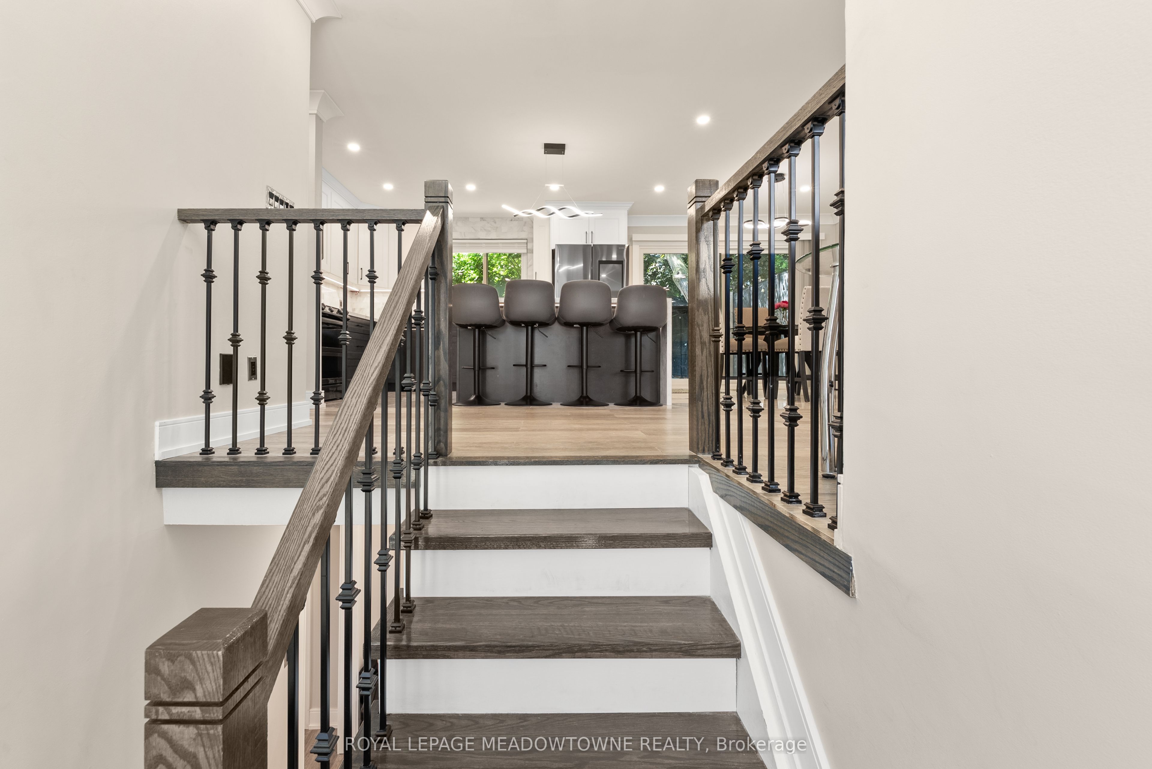 1268 Forest Hill, Oakville, ON L6H 2C3 photo 2