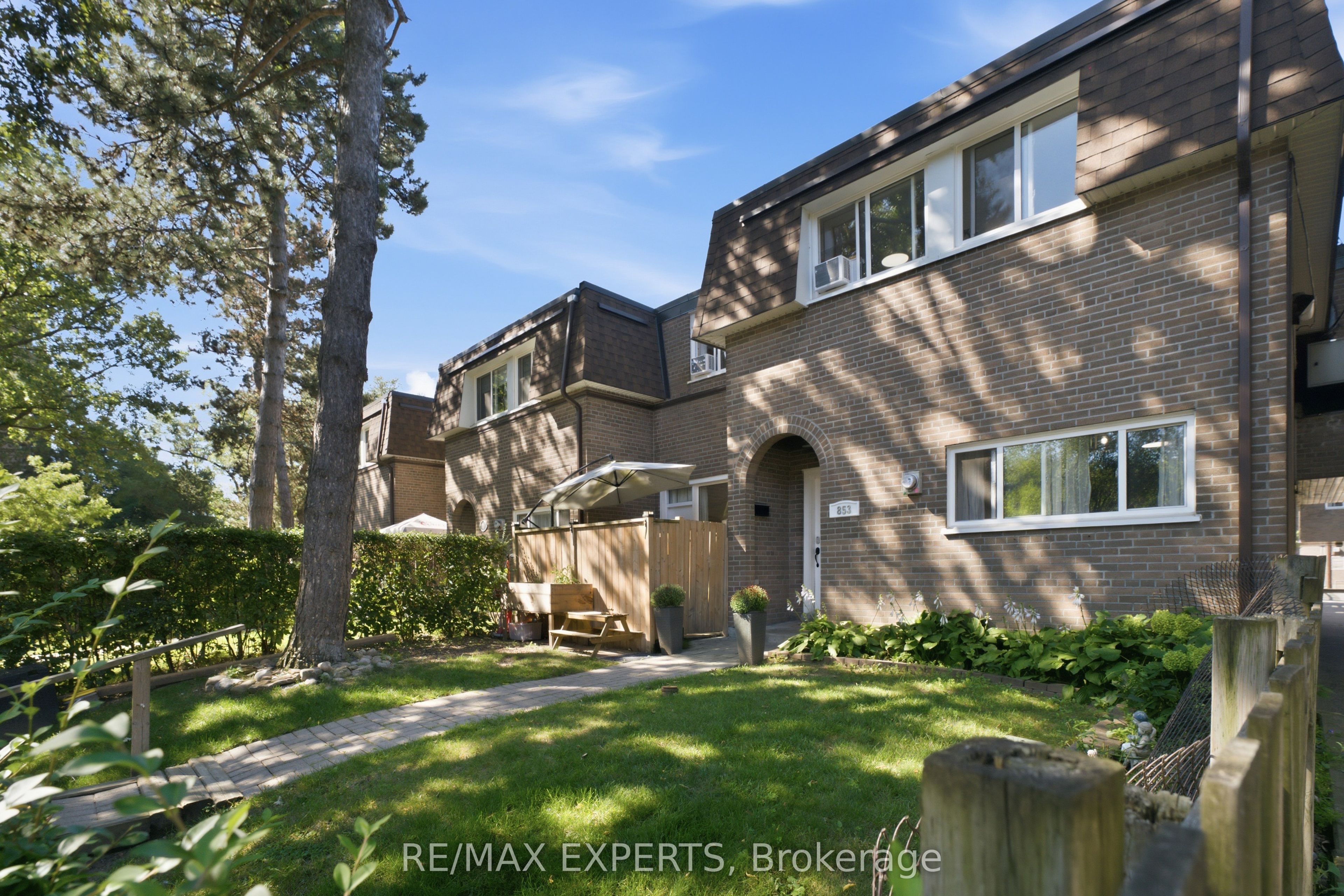 30 Tandridge Crescent 853, Toronto, ON M9W 2P2 photo 2