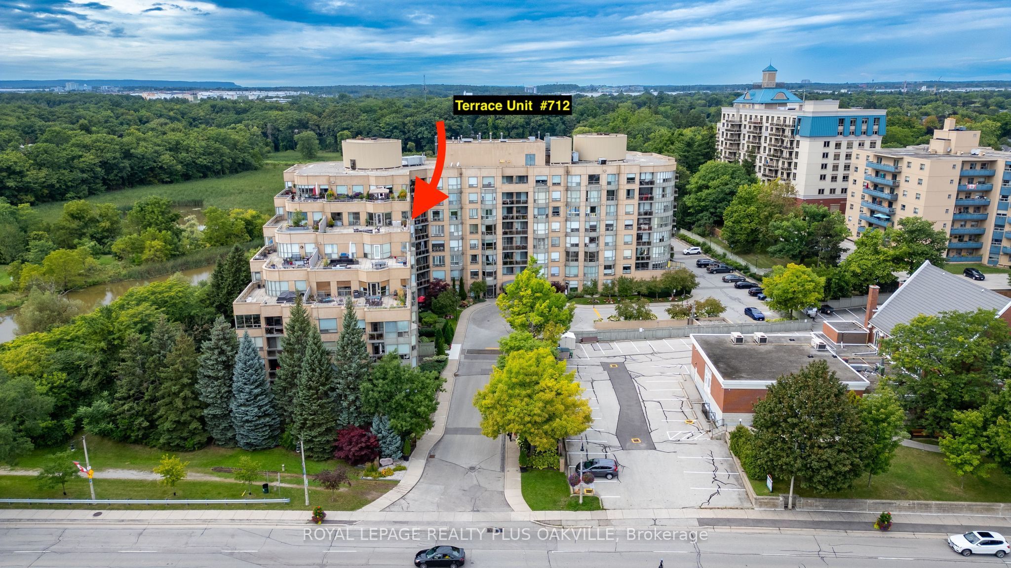 2511 Lakeshore Road W 712, Oakville, ON L6L 6L9 photo 2