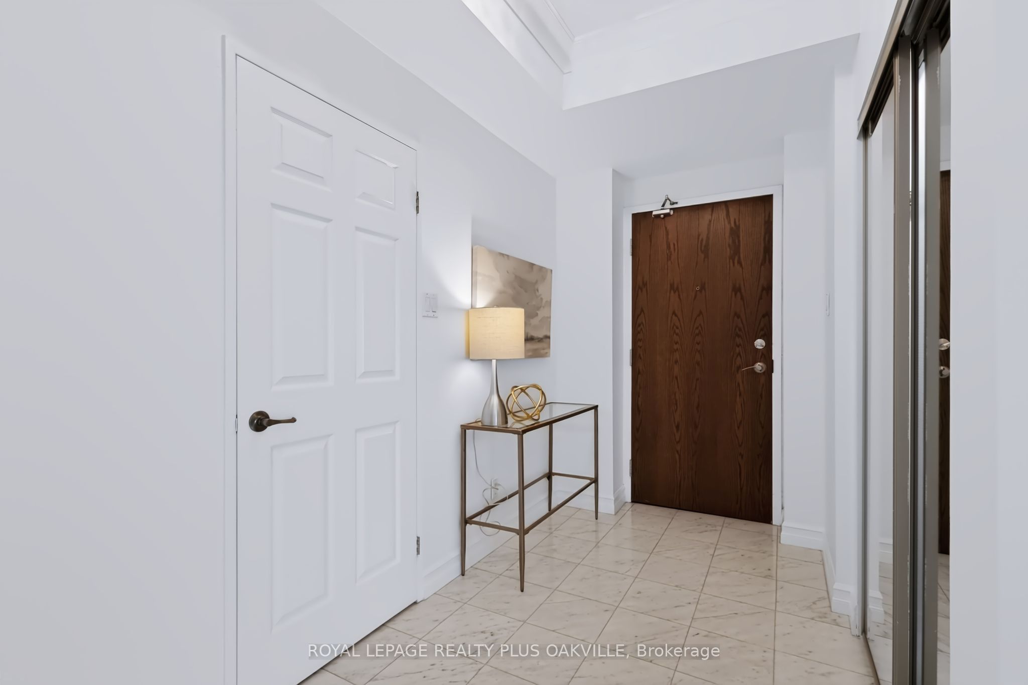 2511 Lakeshore Road W 712, Oakville, ON L6L 6L9 photo 5