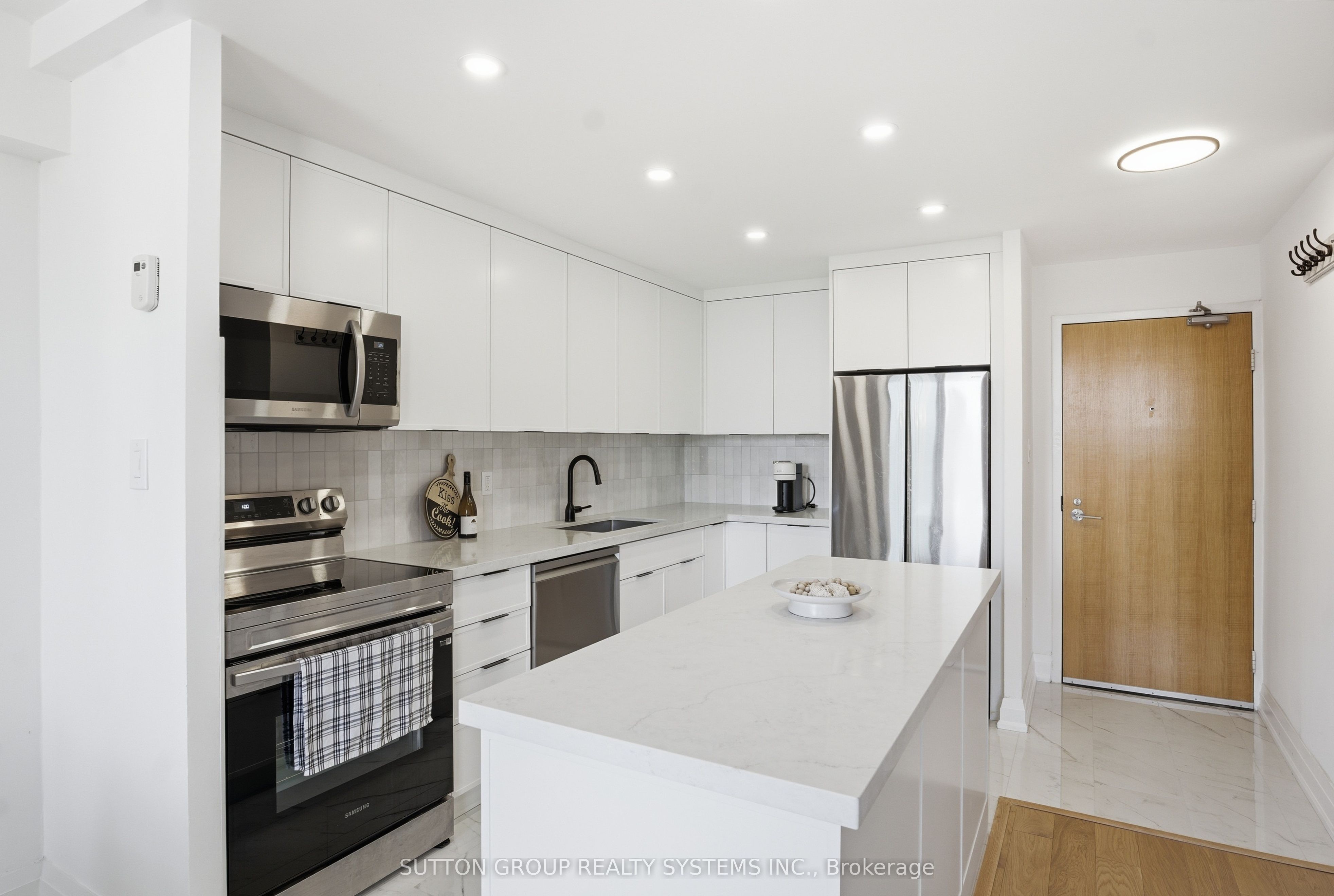 60 Southport Street 304, Toronto, ON M6S 3N4 photo 3