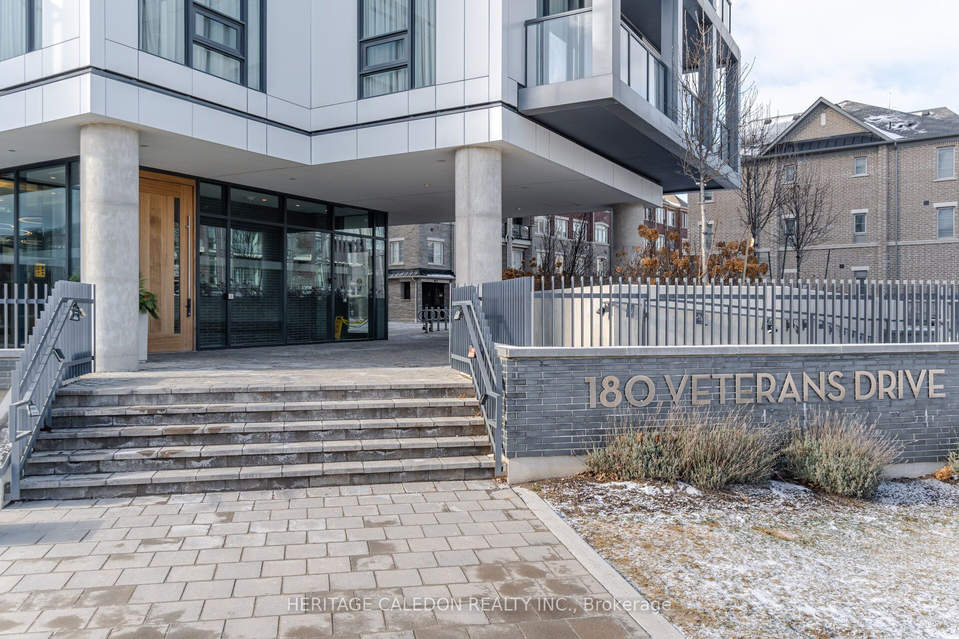 180 Veterans Drive 610, Brampton, ON L7A 5G7 photo 2
