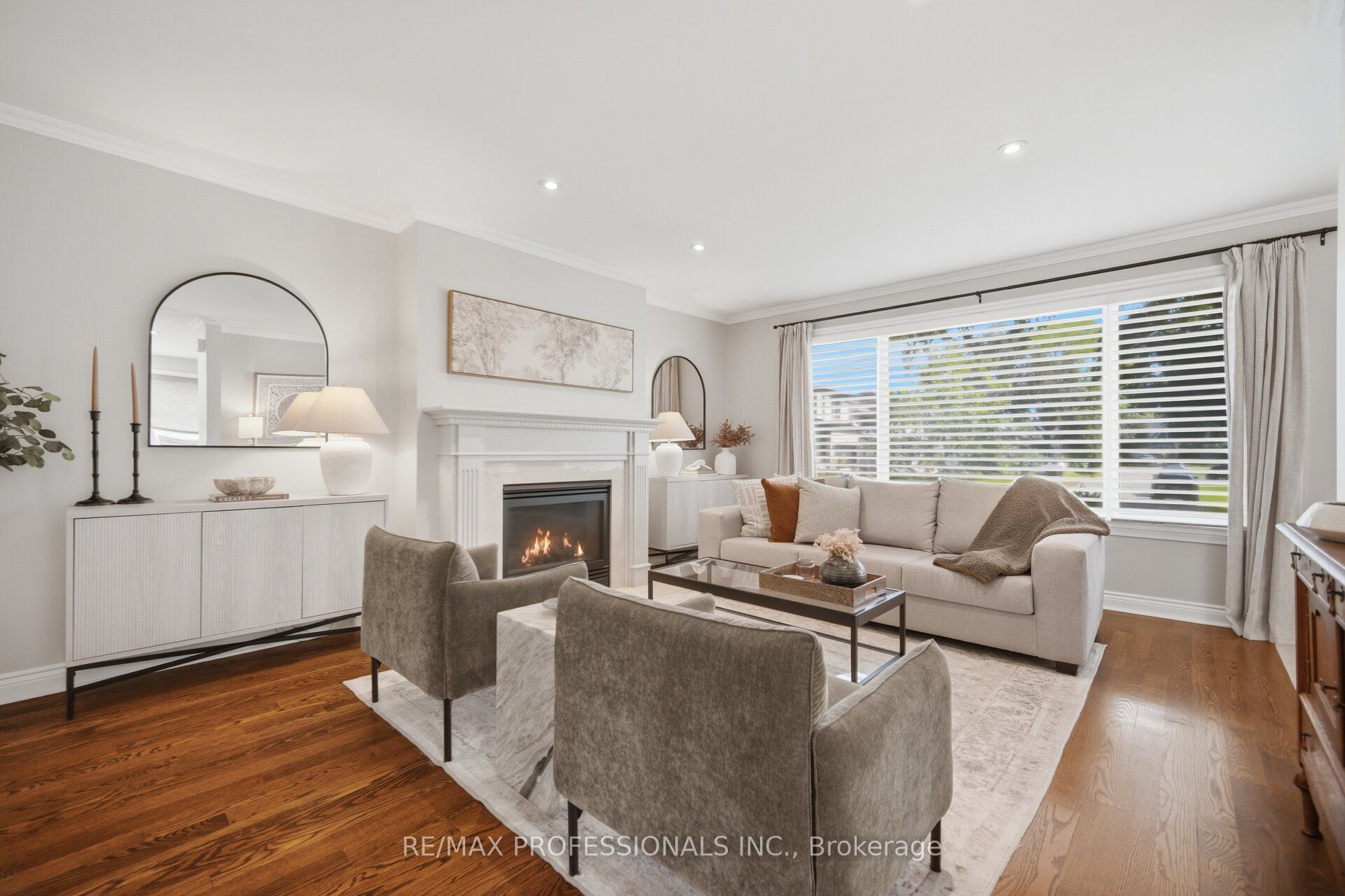 8 Beaverbrook Avenue, Toronto, ON M9B 2M7 photo 3