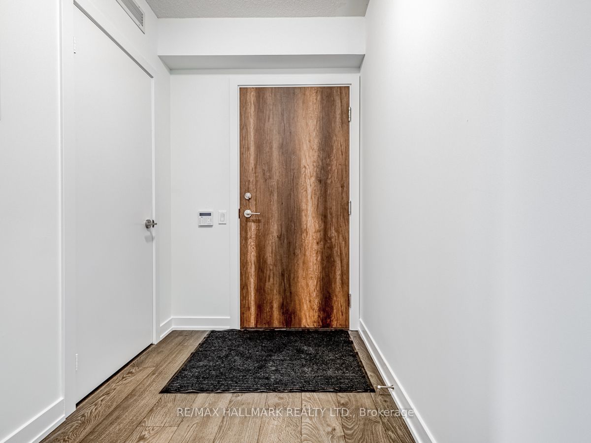 251 Manitoba Street 910, Toronto, ON M8Y 0C7 photo 5