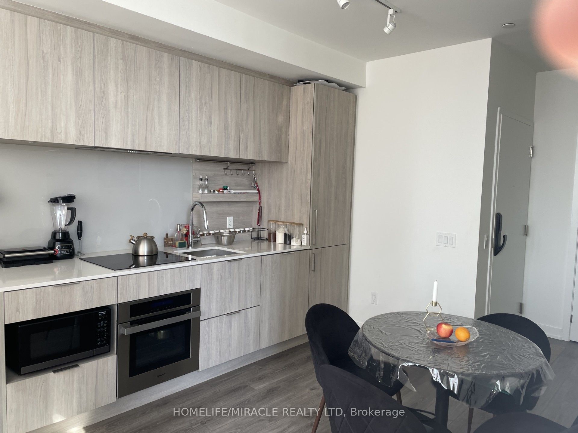 28 Ann Street 1411, Mississauga, ON L5G 0E1 photo 2