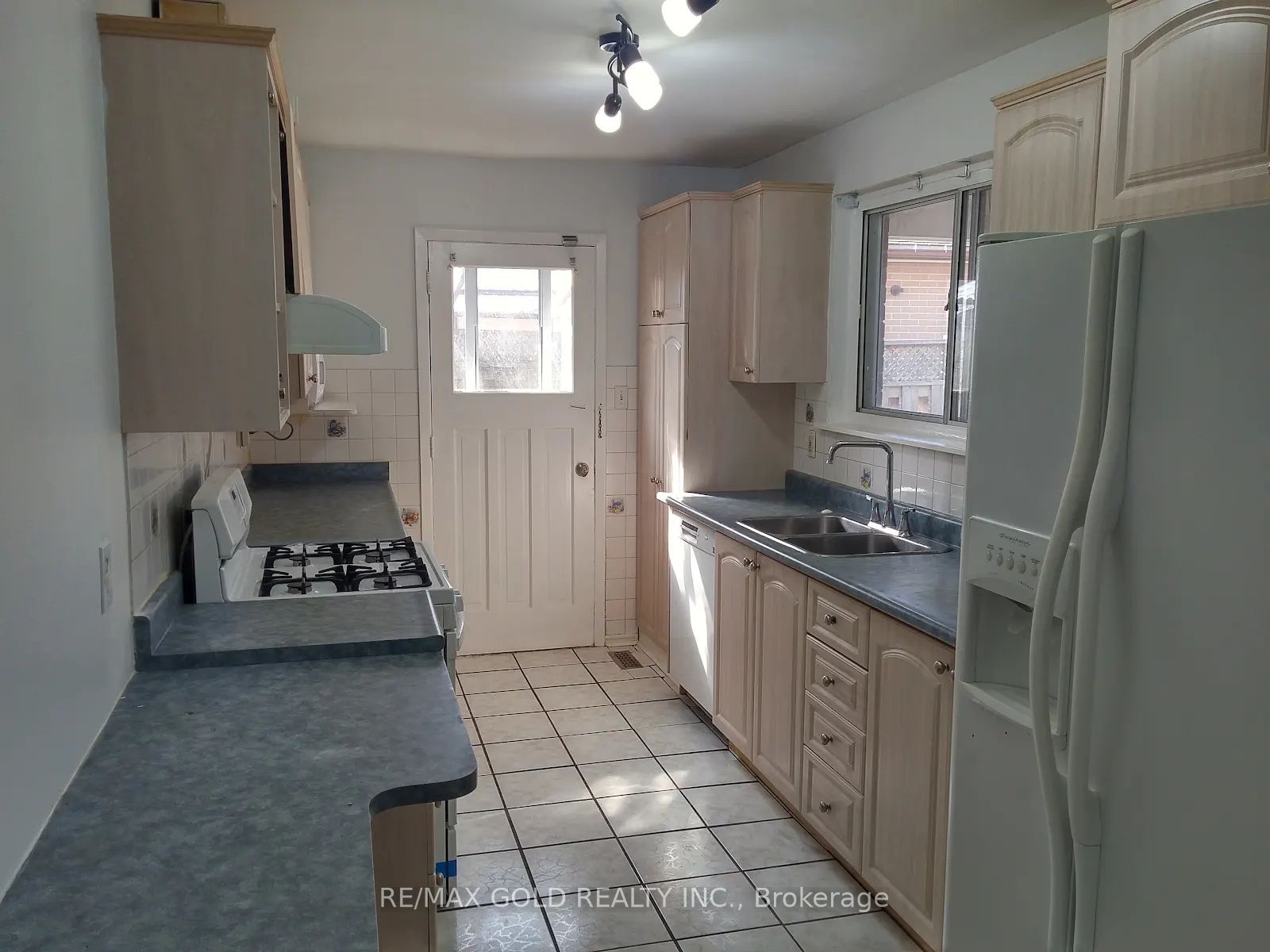 7 Forsythia Road Upper, Brampton, ON L6T 2G2 photo 4