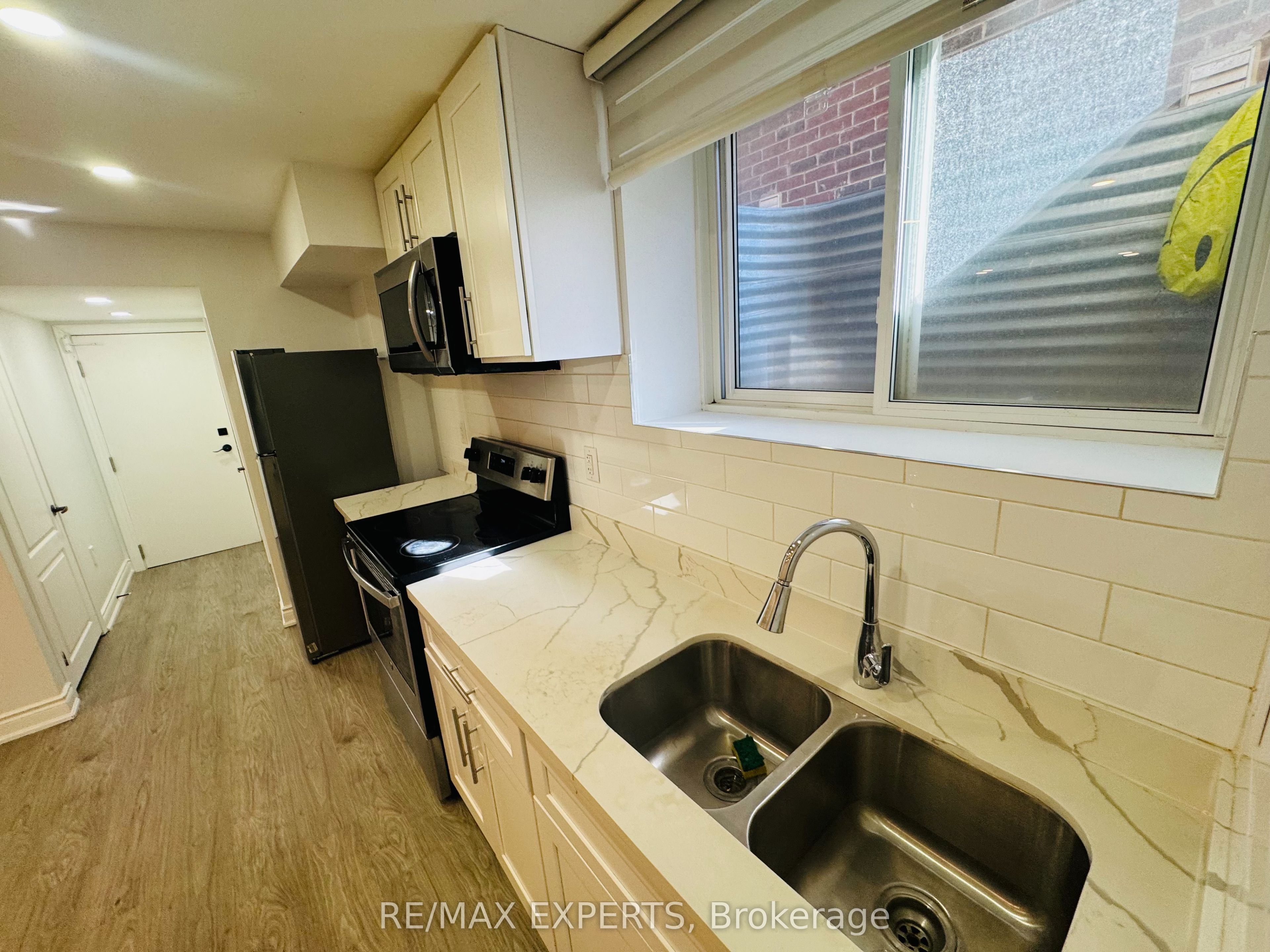 117 Baffin Crescent 2, Brampton, ON L7A 4K9 photo 2