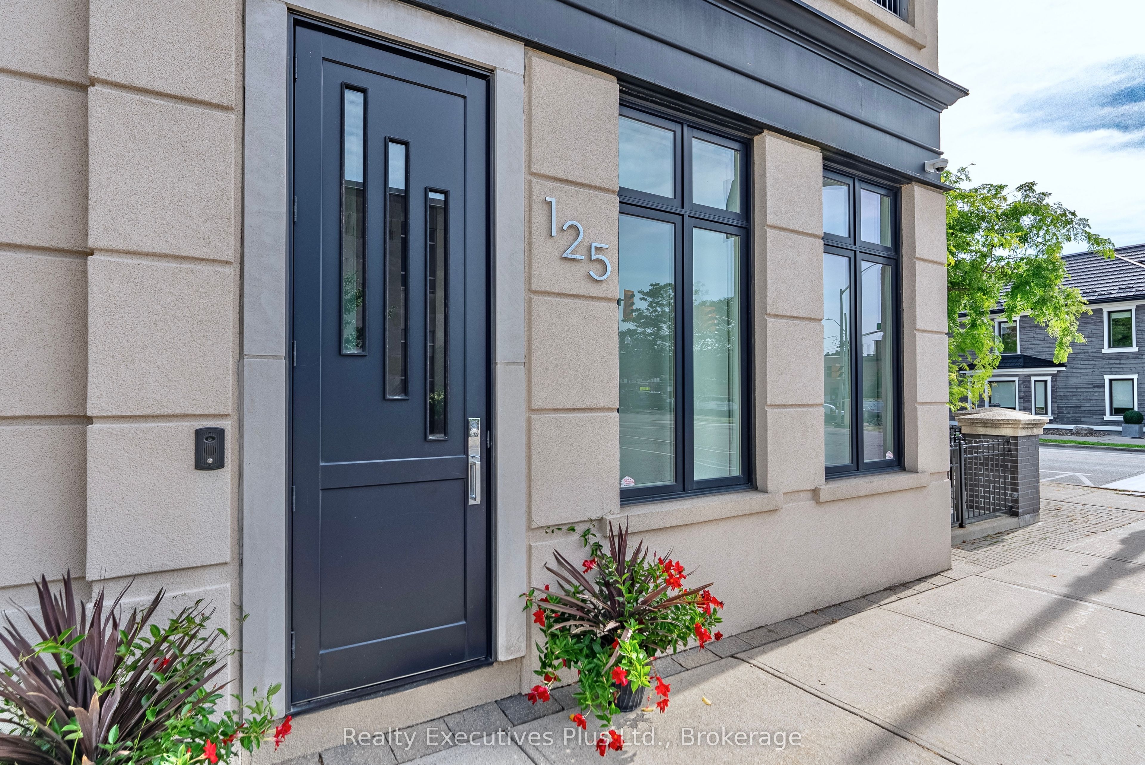 125 George Street, Oakville, ON L6J 3B9 photo 2