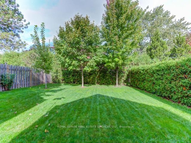 42 Mervyn Avenue, Toronto, ON M9B 1N3 photo 3