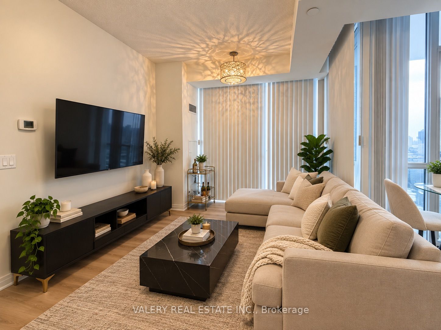 55 Eglinton Avenue W 1209, Mississauga, ON L5R 0E4 photo 3