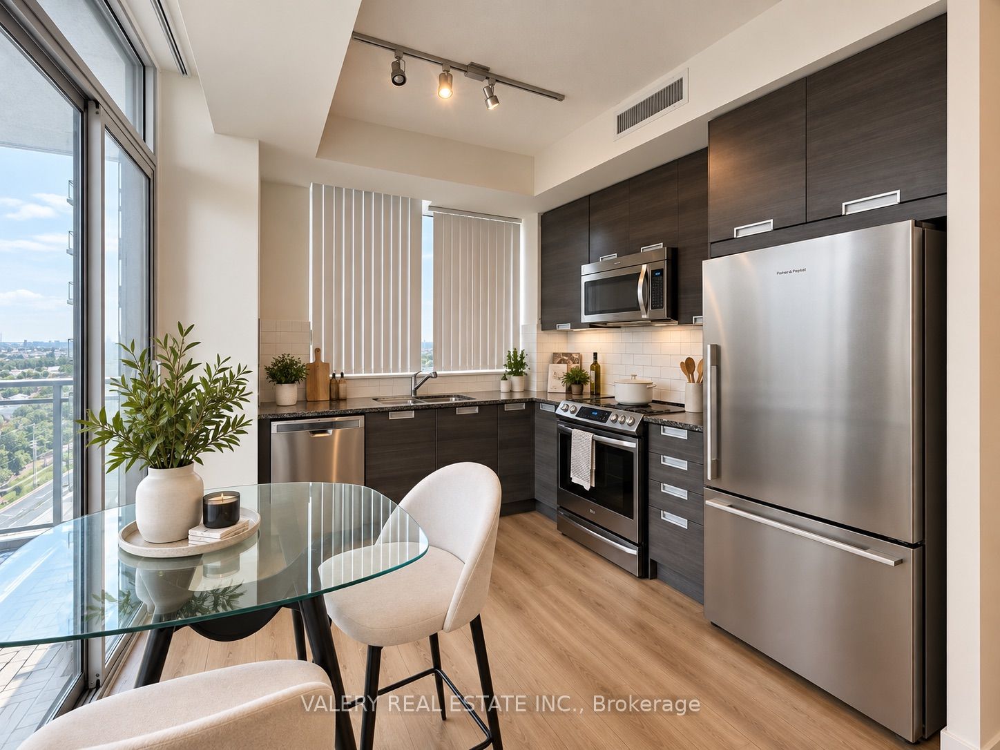 55 Eglinton Avenue W 1209, Mississauga, ON L5R 0E4 photo 4