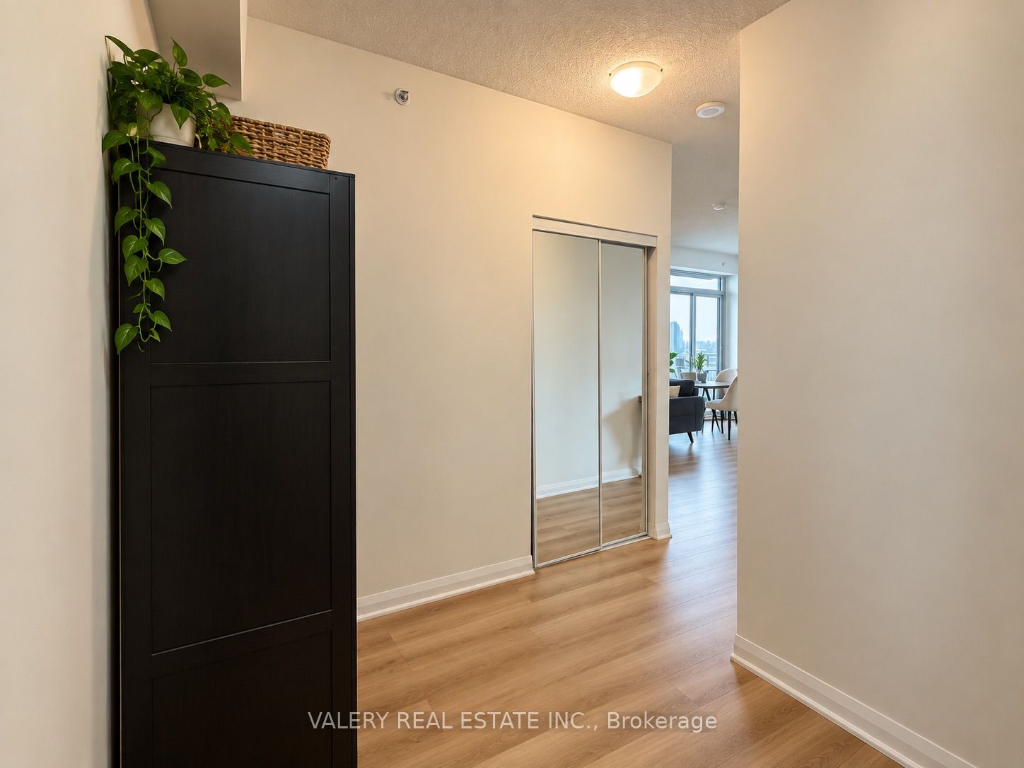 55 Eglinton Avenue W 1209, Mississauga, ON L5R 0E4 photo 5